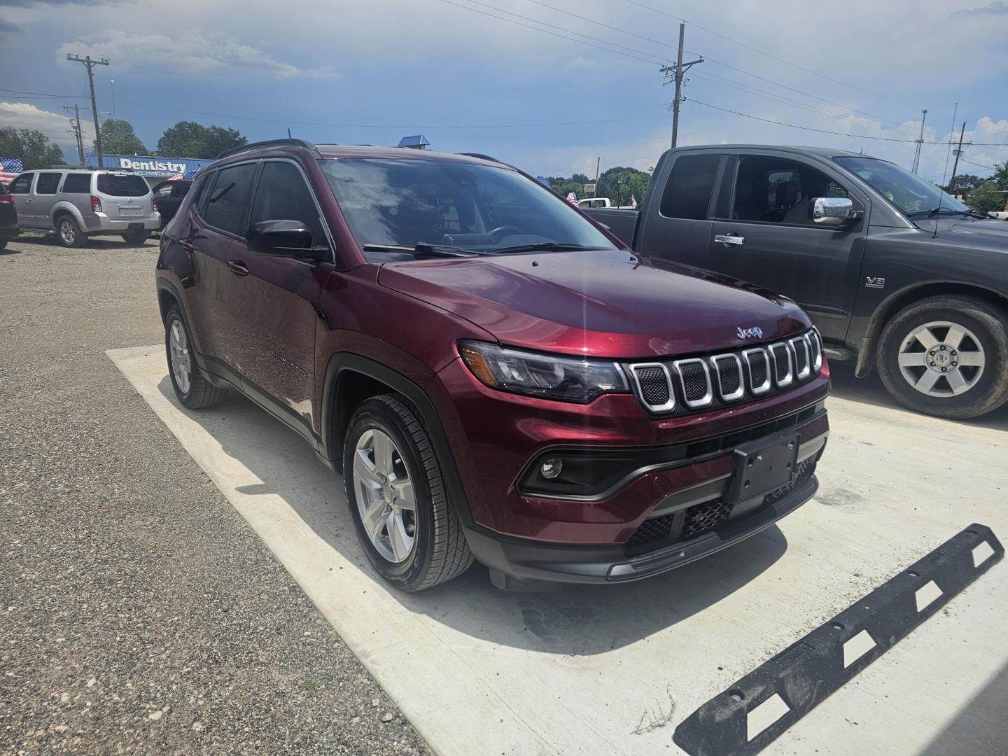 2022 MAROON Jeep Compass Latitude FWD (3C4NJCBB9NT) with an 2.4L L4 DOHC 16V engine, located at 607 S Seven Points BLVD, Seven Points, TX, 75143, (430) 255-4030, 32.313934, -96.207932 - Photo#1