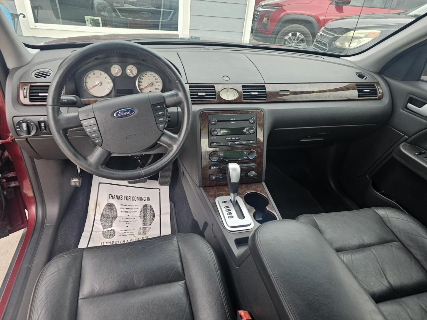 2005 MAROON Ford Five Hundred Limited (1FAFP25105G) with an 3.0L V6 DOHC 24V engine, 6-Speed Automatic Overdrive transmission, located at 607 S Seven Points BLVD, Seven Points, TX, 75143, (430) 255-4030, 32.313934, -96.207932 - Photo#4