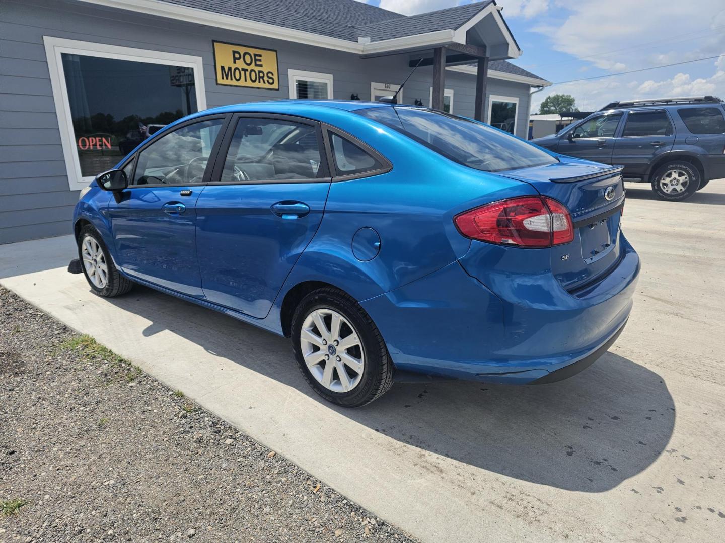 2012 BLUE Ford Fiesta SE Sedan (3FADP4BJ4CM) with an 1.6L L4 DOHC 16V engine, located at 607 S Seven Points BLVD, Seven Points, TX, 75143, (430) 255-4030, 32.313934, -96.207932 - Photo#3