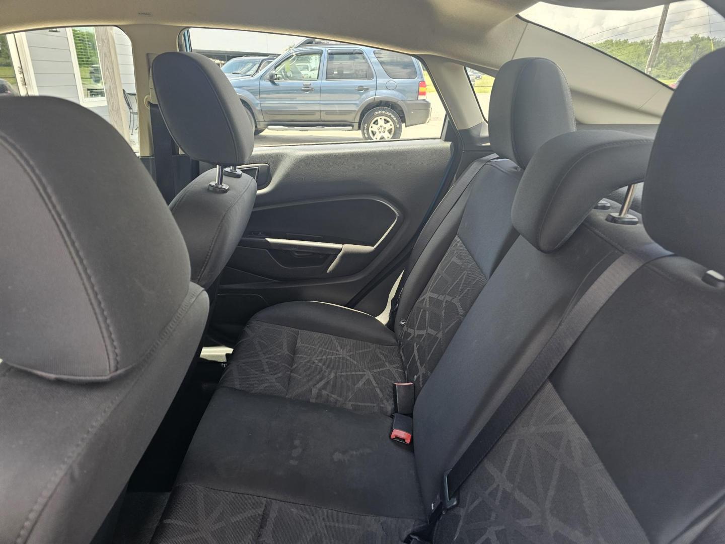 2012 BLUE Ford Fiesta SE Sedan (3FADP4BJ4CM) with an 1.6L L4 DOHC 16V engine, located at 607 S Seven Points BLVD, Seven Points, TX, 75143, (430) 255-4030, 32.313934, -96.207932 - Photo#5