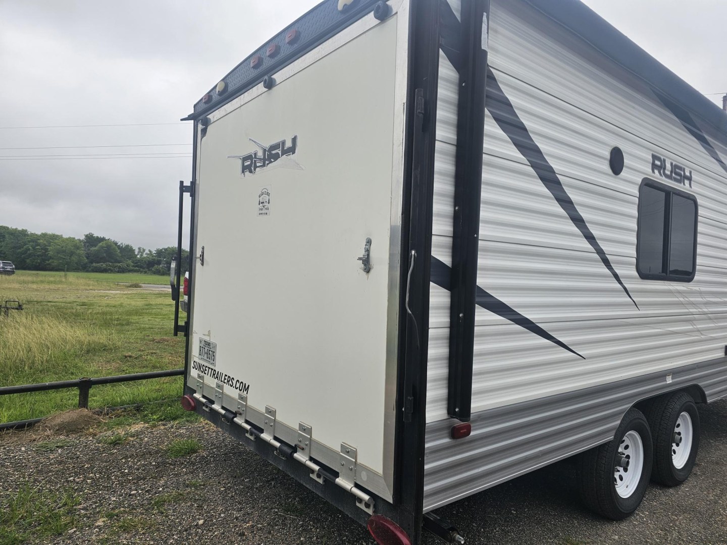 2020 (7J3R1E220LW) , located at 607 S Seven Points BLVD, Seven Points, TX, 75143, (430) 255-4030, 32.313934, -96.207932- Photo#3