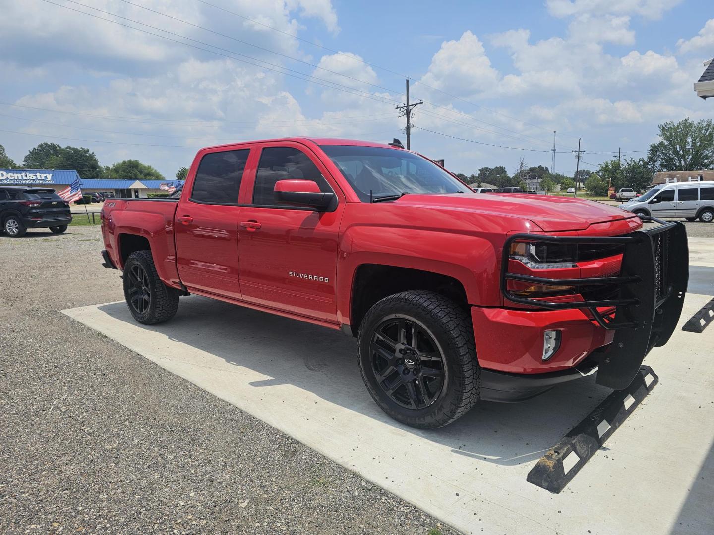 2018 RED Chevrolet Silverado 1500 LT Crew Cab Long Box 4WD (3GCUKREC8JG) with an 5.3L V8 OHV 16V engine, 6A transmission, located at 607 S Seven Points BLVD, Seven Points, TX, 75143, (430) 255-4030, 32.313934, -96.207932 - Photo#1