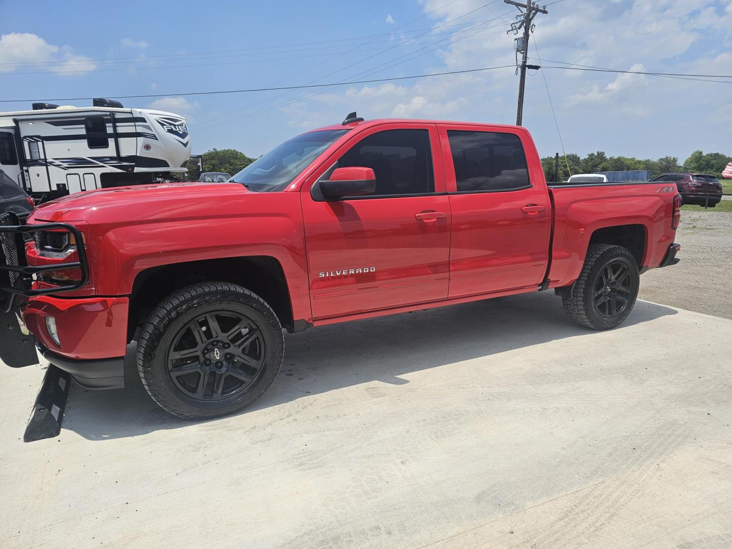 2018 RED Chevrolet Silverado 1500 LT Crew Cab Long Box 4WD (3GCUKREC8JG) with an 5.3L V8 OHV 16V engine, 6A transmission, located at 607 S Seven Points BLVD, Seven Points, TX, 75143, (430) 255-4030, 32.313934, -96.207932 - Photo#0