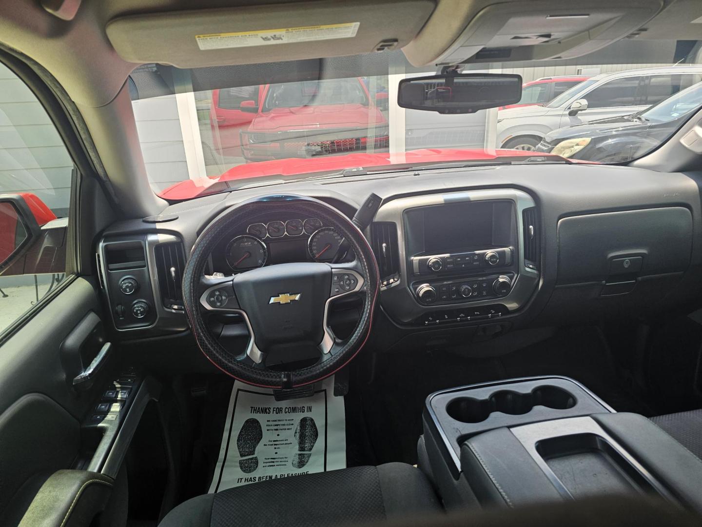 2018 RED Chevrolet Silverado 1500 LT Crew Cab Long Box 4WD (3GCUKREC8JG) with an 5.3L V8 OHV 16V engine, 6A transmission, located at 607 S Seven Points BLVD, Seven Points, TX, 75143, (430) 255-4030, 32.313934, -96.207932 - Photo#4