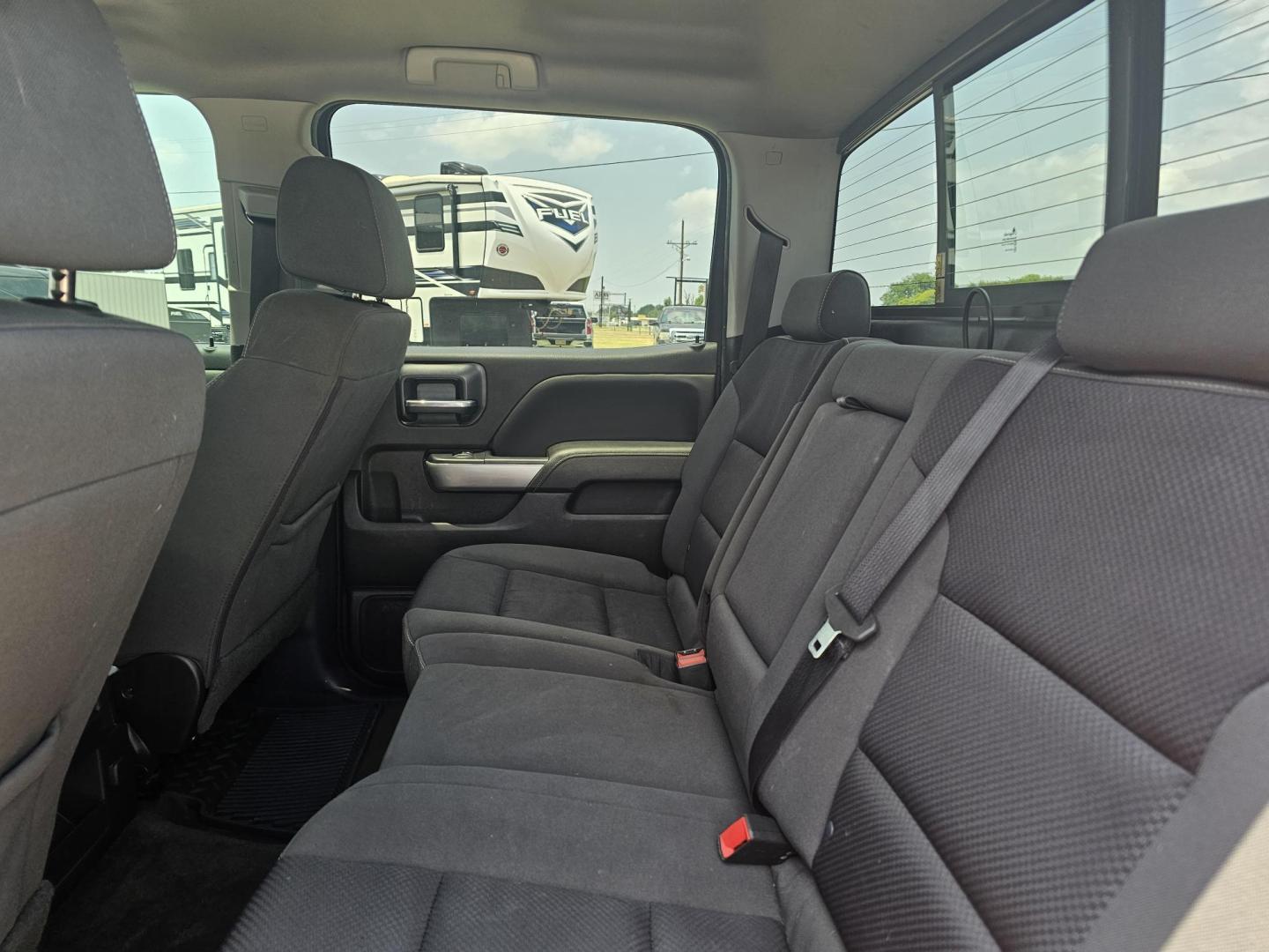 2018 RED Chevrolet Silverado 1500 LT Crew Cab Long Box 4WD (3GCUKREC8JG) with an 5.3L V8 OHV 16V engine, 6A transmission, located at 607 S Seven Points BLVD, Seven Points, TX, 75143, (430) 255-4030, 32.313934, -96.207932 - Photo#5