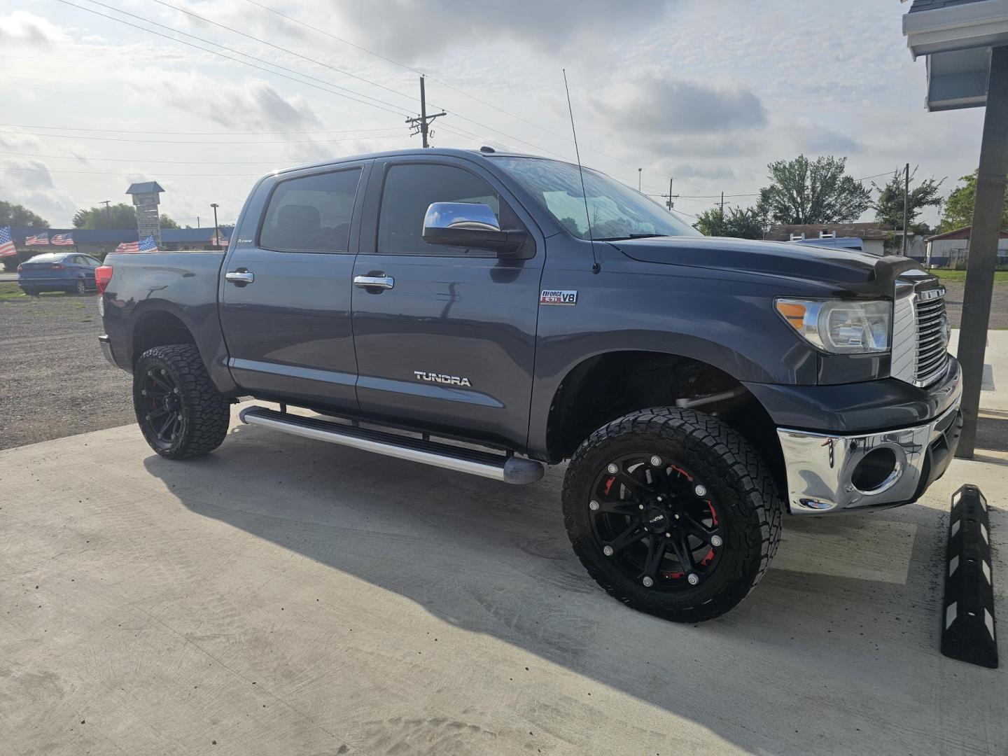 2010 BLUE Toyota Tundra Limited 5.7L FFV CrewMax 4WD (5TFHW5F19AX) with an 5.7L V8 DOHC 32V FFV engine, 6-Speed Automatic Overdrive transmission, located at 607 S Seven Points BLVD, Seven Points, TX, 75143, (430) 255-4030, 32.313934, -96.207932 - Photo#1