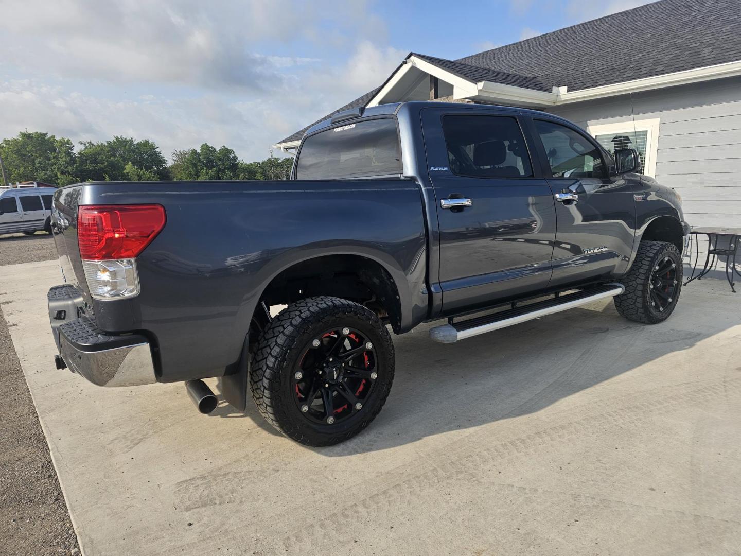 2010 BLUE Toyota Tundra Limited 5.7L FFV CrewMax 4WD (5TFHW5F19AX) with an 5.7L V8 DOHC 32V FFV engine, 6-Speed Automatic Overdrive transmission, located at 607 S Seven Points BLVD, Seven Points, TX, 75143, (430) 255-4030, 32.313934, -96.207932 - Photo#2