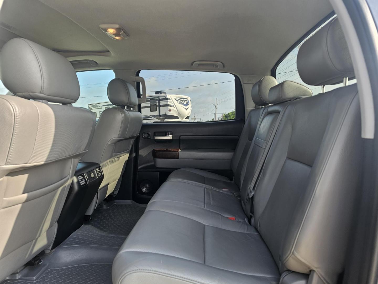 2010 BLUE Toyota Tundra Limited 5.7L FFV CrewMax 4WD (5TFHW5F19AX) with an 5.7L V8 DOHC 32V FFV engine, 6-Speed Automatic Overdrive transmission, located at 607 S Seven Points BLVD, Seven Points, TX, 75143, (430) 255-4030, 32.313934, -96.207932 - Photo#5