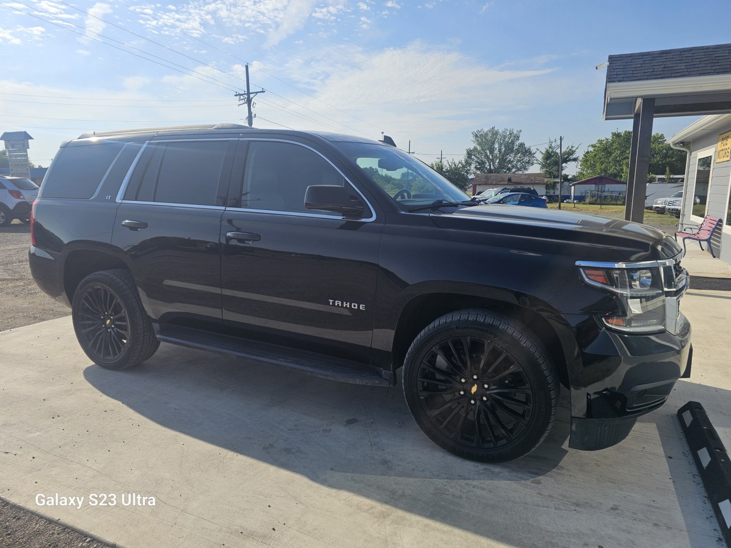 2018 BLACK Chevrolet TAHOE LT 4WD (1GNSKBKC1JR) with an 5.3L V8 OHV 16V engine, 6-Speed Automatic transmission, located at 607 S Seven Points BLVD, Seven Points, TX, 75143, (430) 255-4030, 32.313934, -96.207932- Photo#1