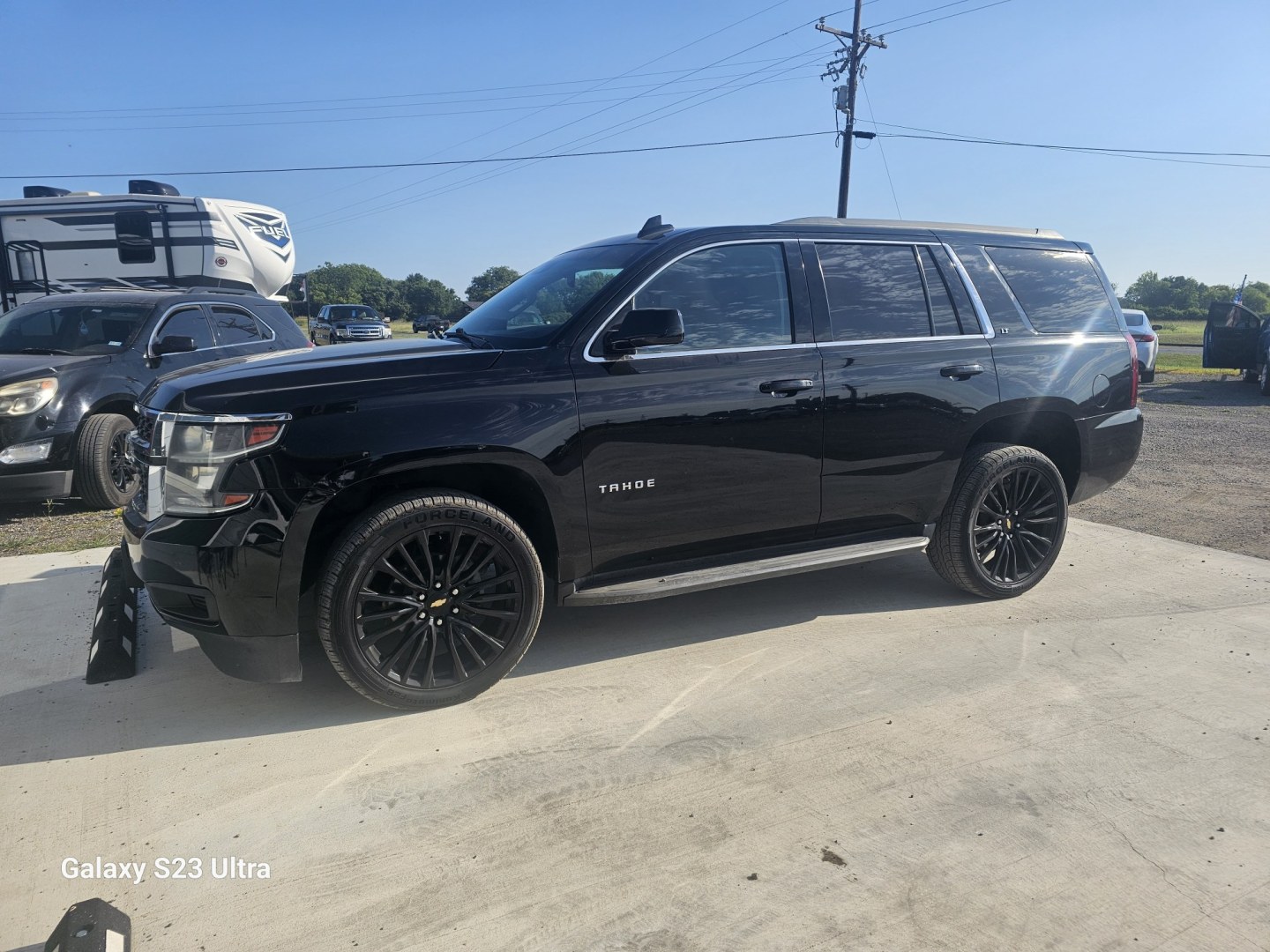2018 BLACK Chevrolet TAHOE LT 4WD (1GNSKBKC1JR) with an 5.3L V8 OHV 16V engine, 6-Speed Automatic transmission, located at 607 S Seven Points BLVD, Seven Points, TX, 75143, (430) 255-4030, 32.313934, -96.207932- Photo#0