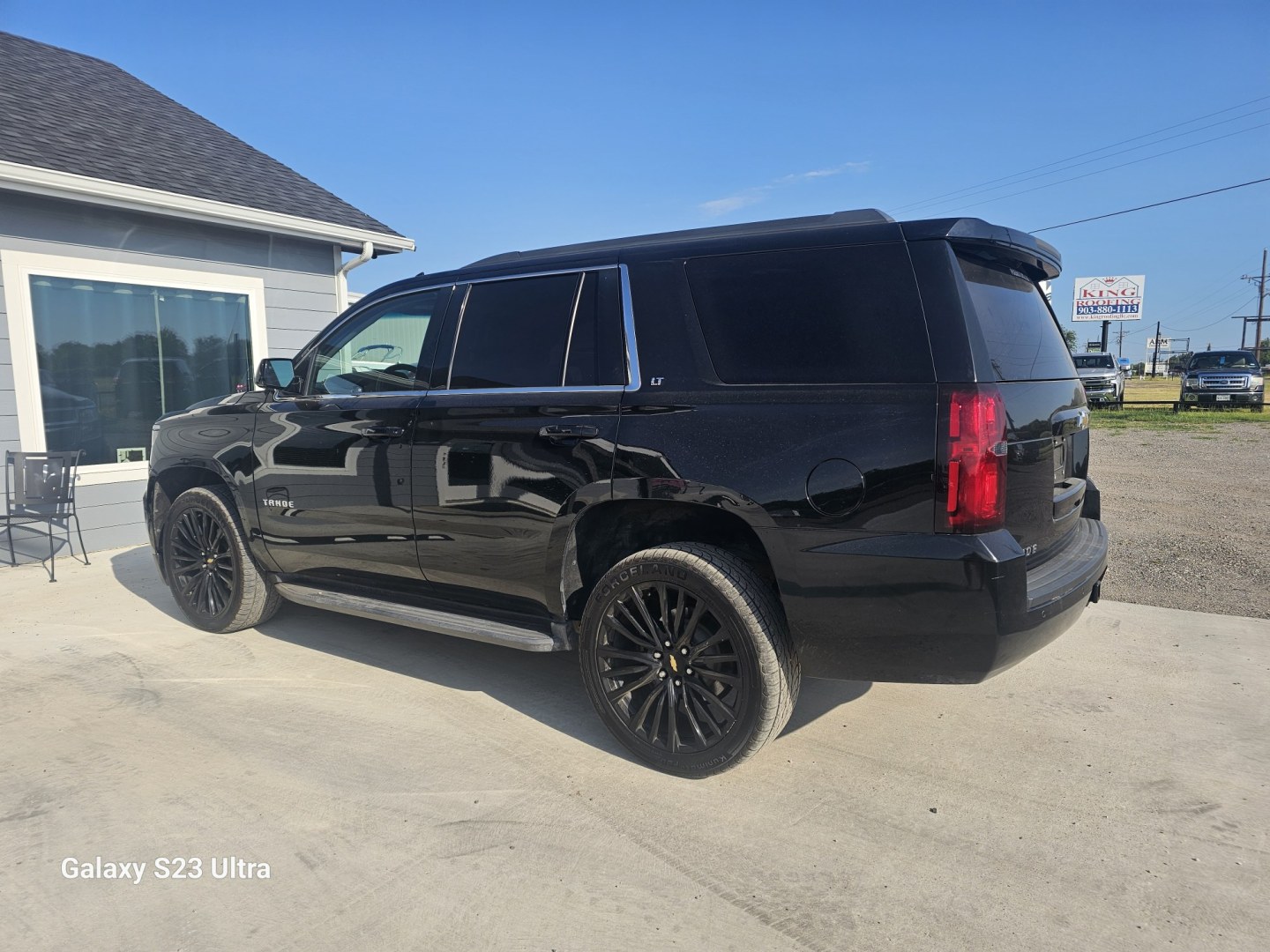 2018 BLACK Chevrolet TAHOE LT 4WD (1GNSKBKC1JR) with an 5.3L V8 OHV 16V engine, 6-Speed Automatic transmission, located at 607 S Seven Points BLVD, Seven Points, TX, 75143, (430) 255-4030, 32.313934, -96.207932- Photo#3