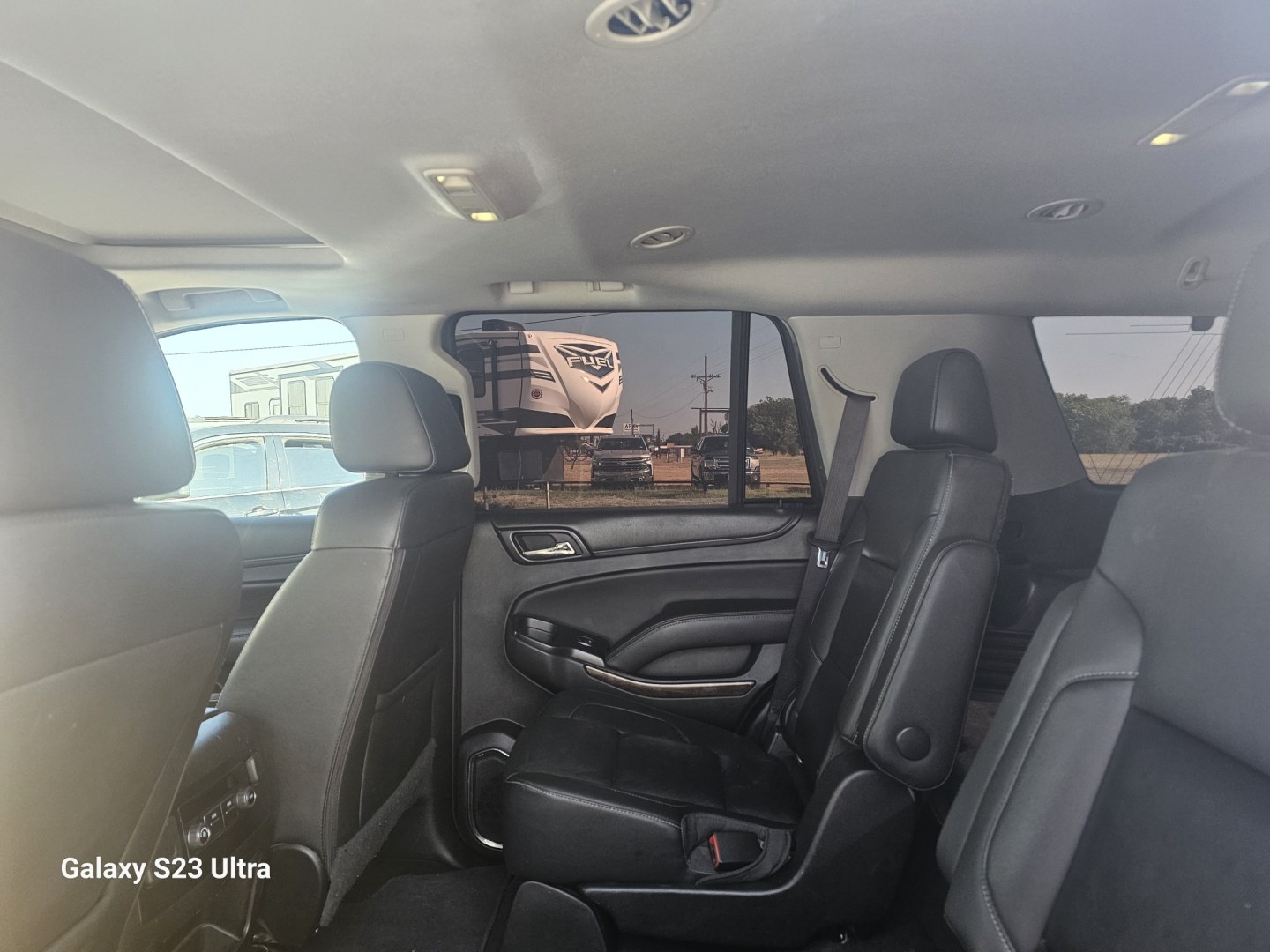 2018 BLACK Chevrolet TAHOE LT 4WD (1GNSKBKC1JR) with an 5.3L V8 OHV 16V engine, 6-Speed Automatic transmission, located at 607 S Seven Points BLVD, Seven Points, TX, 75143, (430) 255-4030, 32.313934, -96.207932- Photo#5