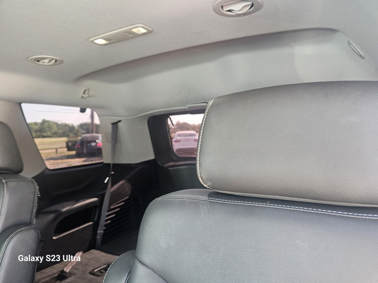 2018 BLACK Chevrolet TAHOE LT 4WD (1GNSKBKC1JR) with an 5.3L V8 OHV 16V engine, 6-Speed Automatic transmission, located at 607 S Seven Points BLVD, Seven Points, TX, 75143, (430) 255-4030, 32.313934, -96.207932- Photo#6
