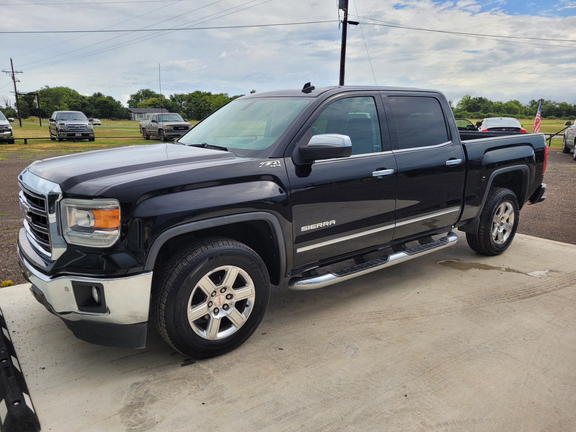 photo of 2014 GMC Sierra 1500 SLT Crew Cab 4WD