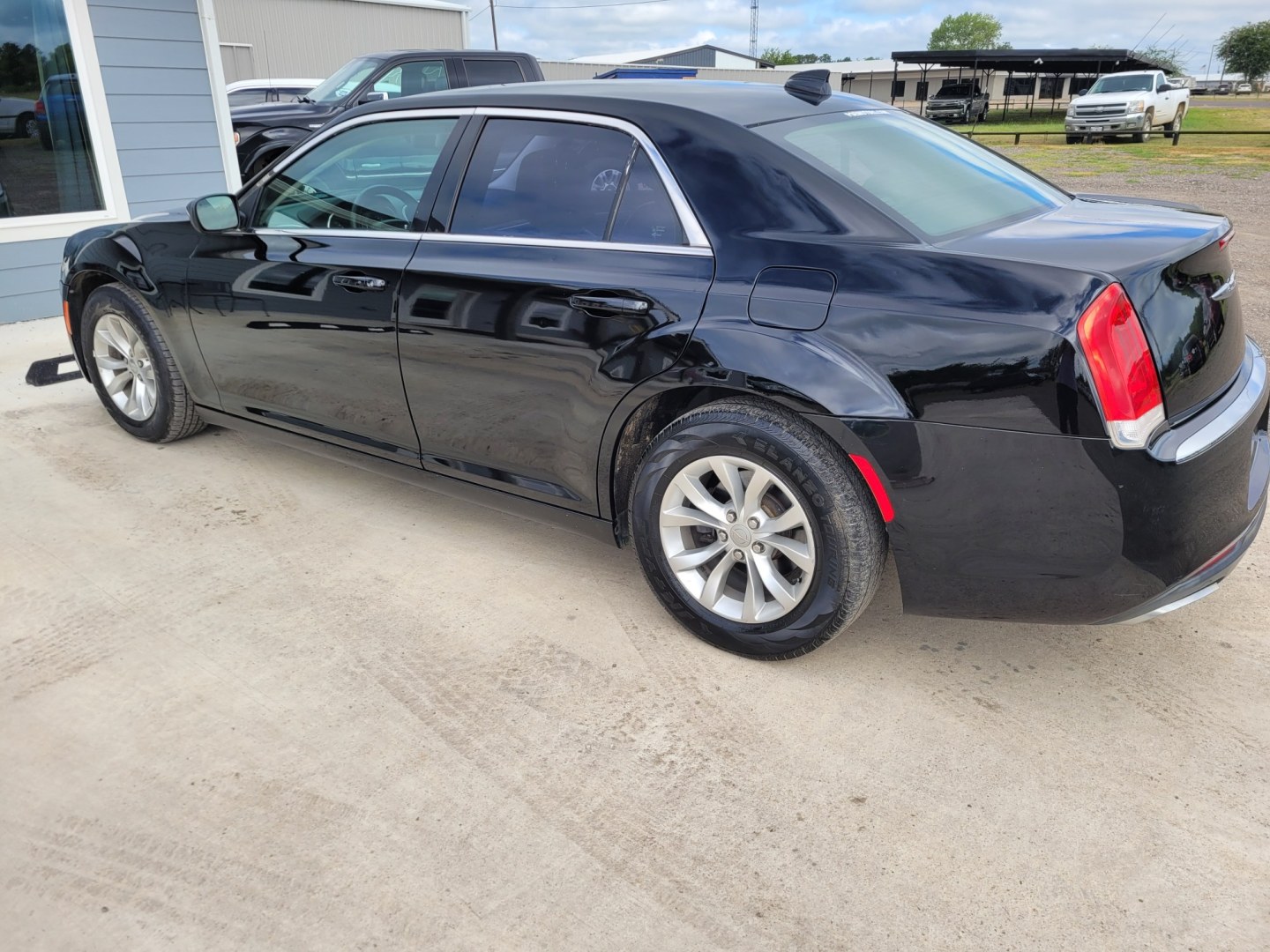 2015 BLACK Chrysler 300 Limited RWD (2C3CCAAG9FH) with an 3.6L V6 SOHC 24V engine, 8A transmission, located at 607 S Seven Points BLVD, Seven Points, TX, 75143, (430) 255-4030, 32.313934, -96.207932- Photo#1