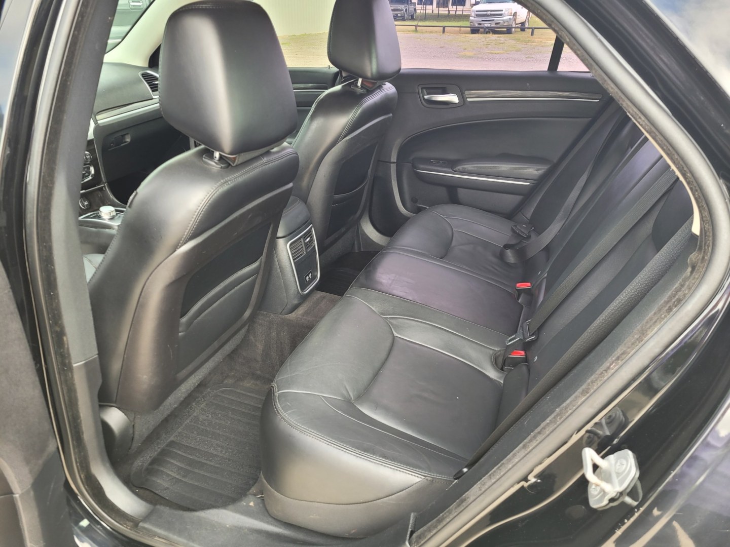 2015 BLACK Chrysler 300 Limited RWD (2C3CCAAG9FH) with an 3.6L V6 SOHC 24V engine, 8A transmission, located at 607 S Seven Points BLVD, Seven Points, TX, 75143, (430) 255-4030, 32.313934, -96.207932- Photo#6
