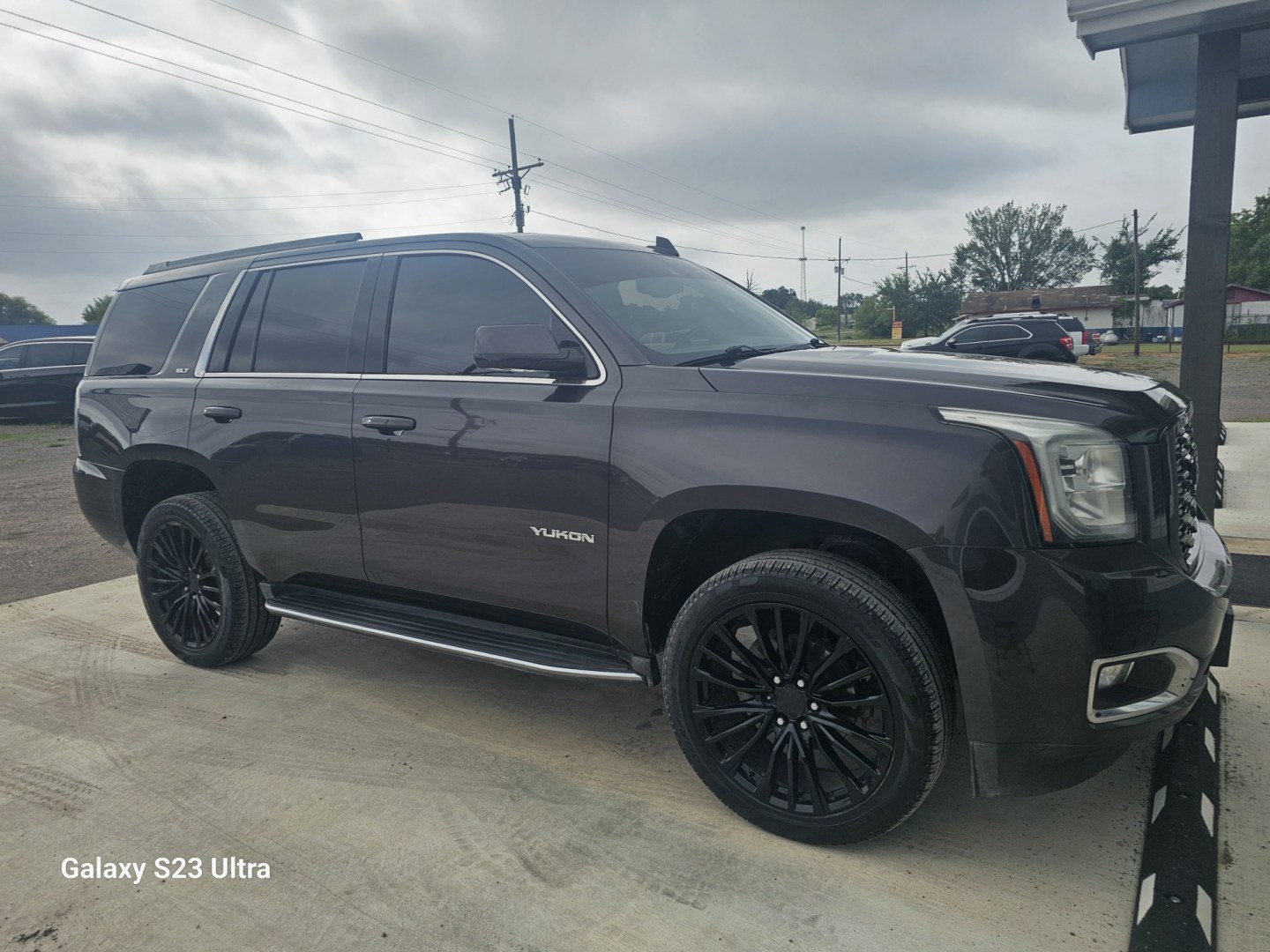 2016 DARK GRAY GMC Yukon SLT 2WD (1GKS1BKC5GR) with an 5.3L V8 OHV 16V engine, 6A transmission, located at 607 S Seven Points BLVD, Seven Points, TX, 75143, (430) 255-4030, 32.313934, -96.207932- Photo#1