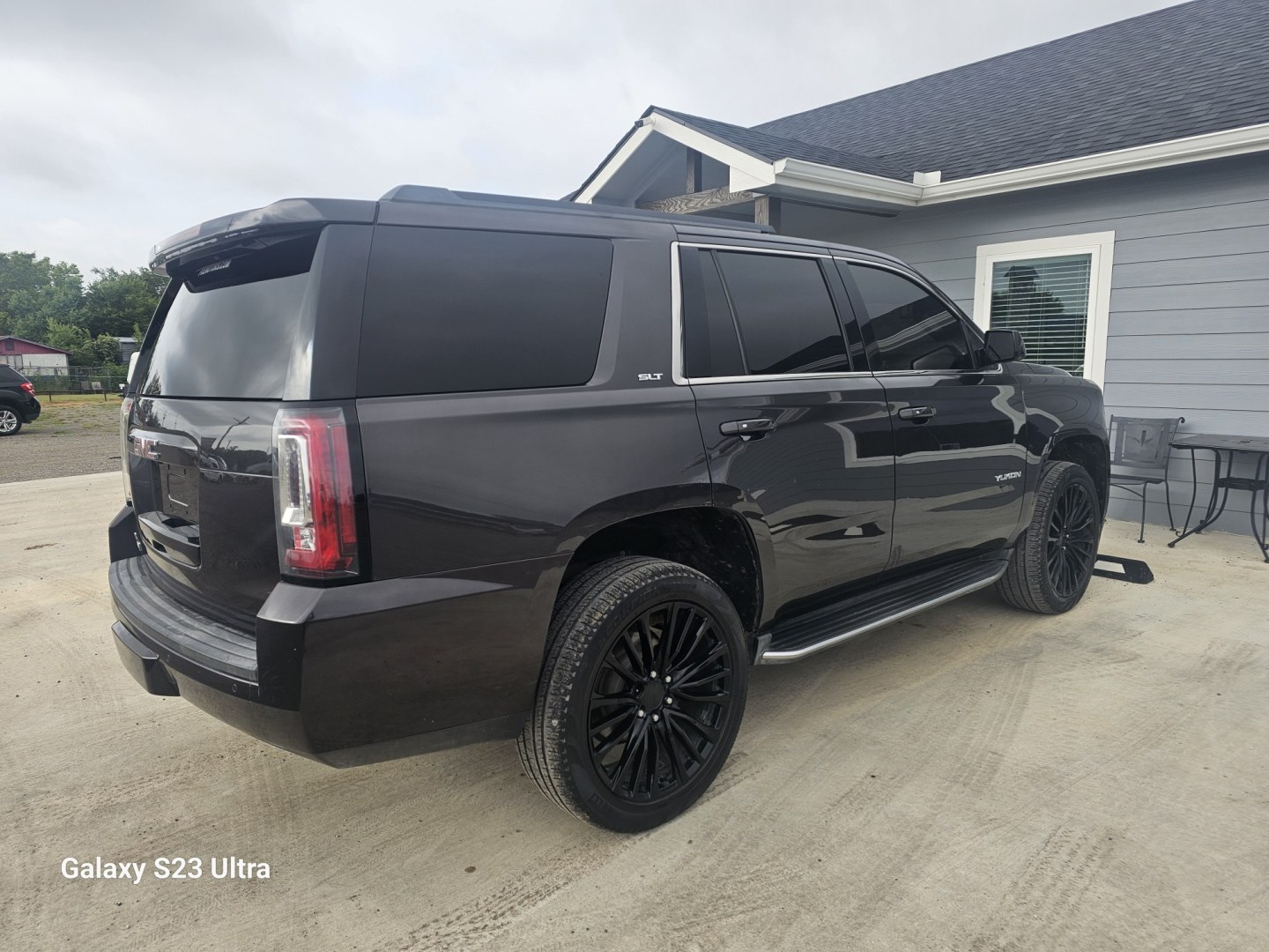 2016 DARK GRAY GMC Yukon SLT 2WD (1GKS1BKC5GR) with an 5.3L V8 OHV 16V engine, 6A transmission, located at 607 S Seven Points BLVD, Seven Points, TX, 75143, (430) 255-4030, 32.313934, -96.207932- Photo#2