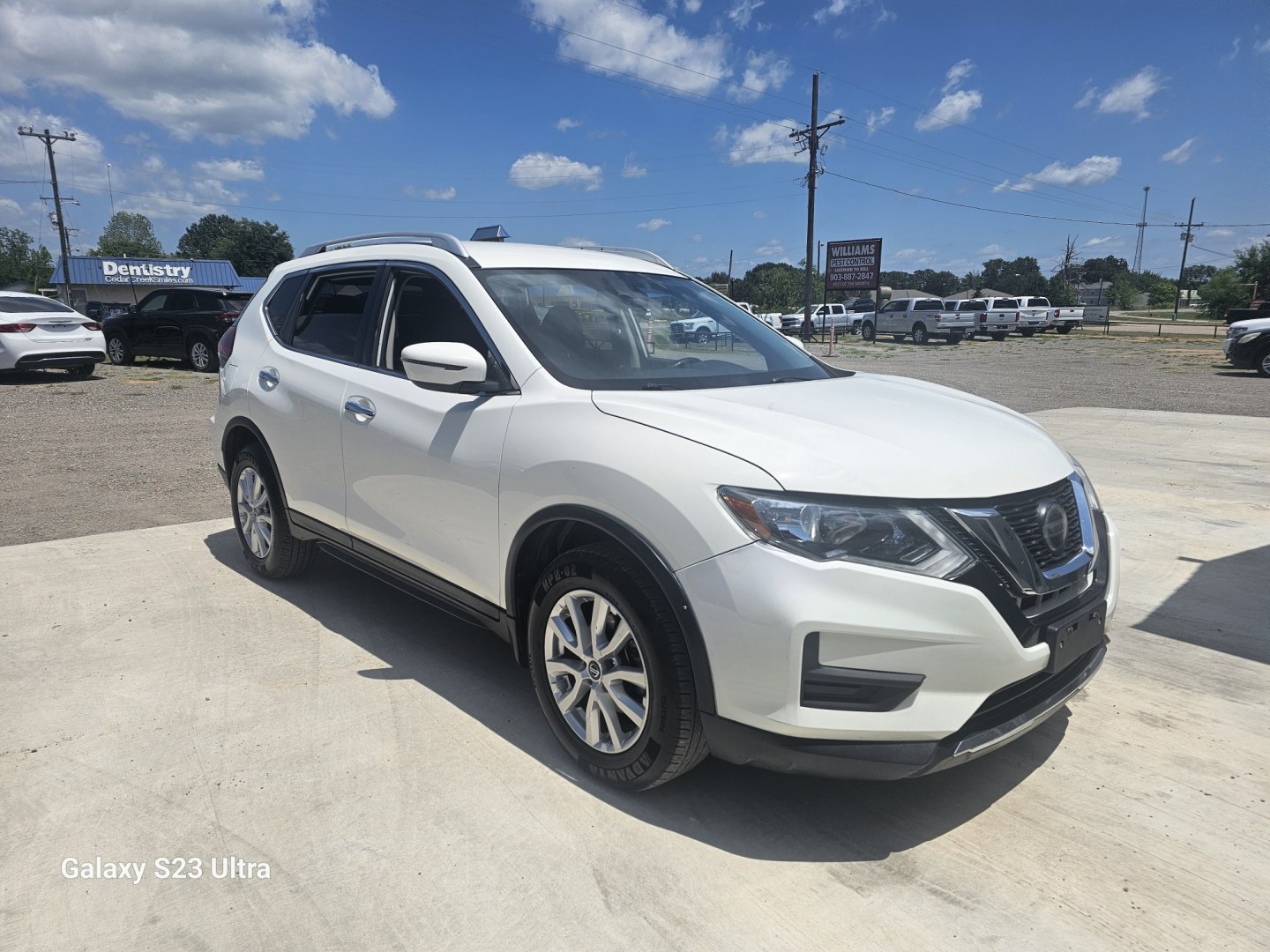 2020 WHITE Nissan Rogue S 2WD (JN8AT2MT9LW) with an 2.5L L4 DOHC 16V engine, CVT transmission, located at 607 S Seven Points BLVD, Seven Points, TX, 75143, (430) 255-4030, 32.313934, -96.207932- Photo#1