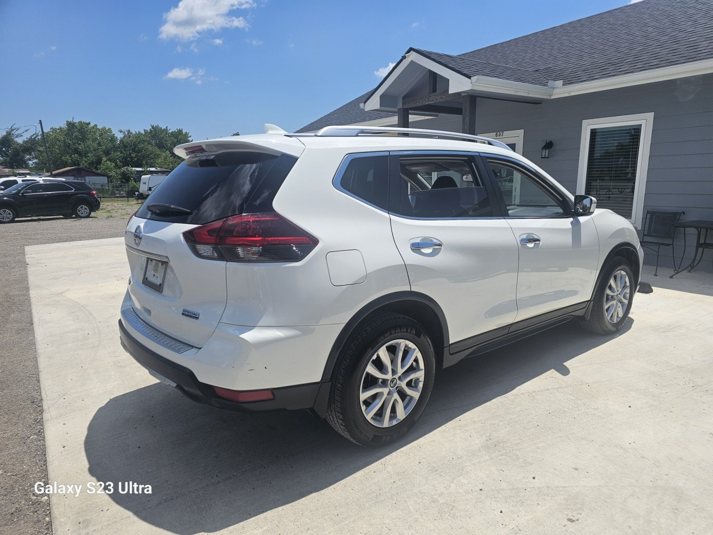 2020 WHITE Nissan Rogue S 2WD (JN8AT2MT9LW) with an 2.5L L4 DOHC 16V engine, CVT transmission, located at 607 S Seven Points BLVD, Seven Points, TX, 75143, (430) 255-4030, 32.313934, -96.207932- Photo#2