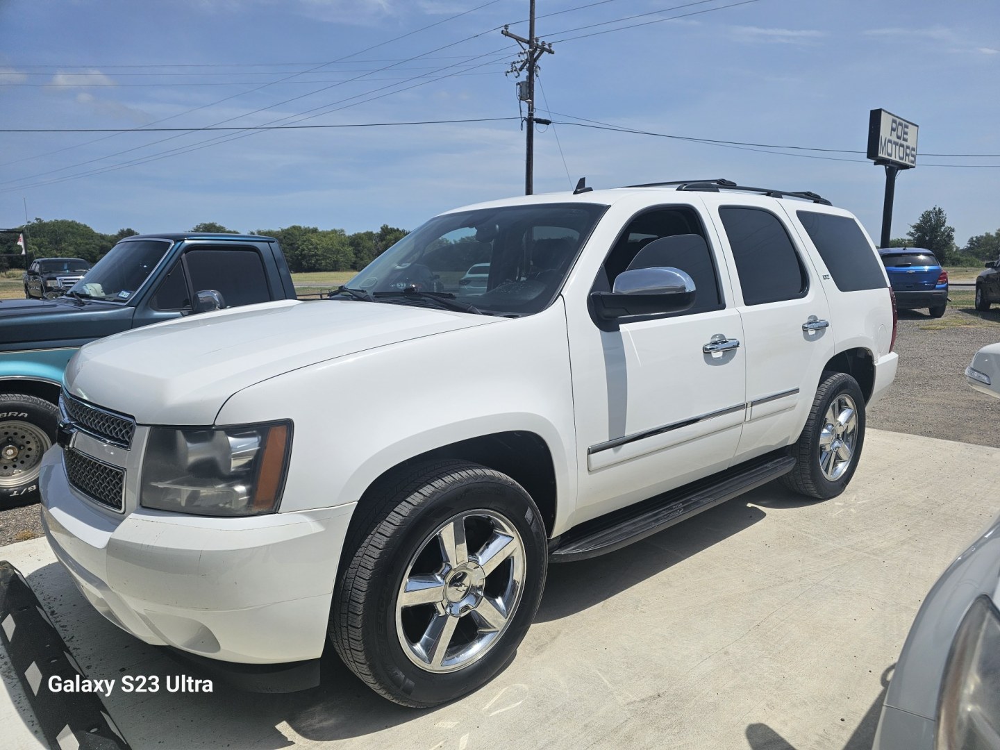 2011 WHITE Chevrolet Tahoe LTZ 2WD (1GNSCCE02BR) with an 5.3L V8 OHV 16V FFV engine, 6A transmission, located at 607 S Seven Points BLVD, Seven Points, TX, 75143, (430) 255-4030, 32.313934, -96.207932- Photo#0