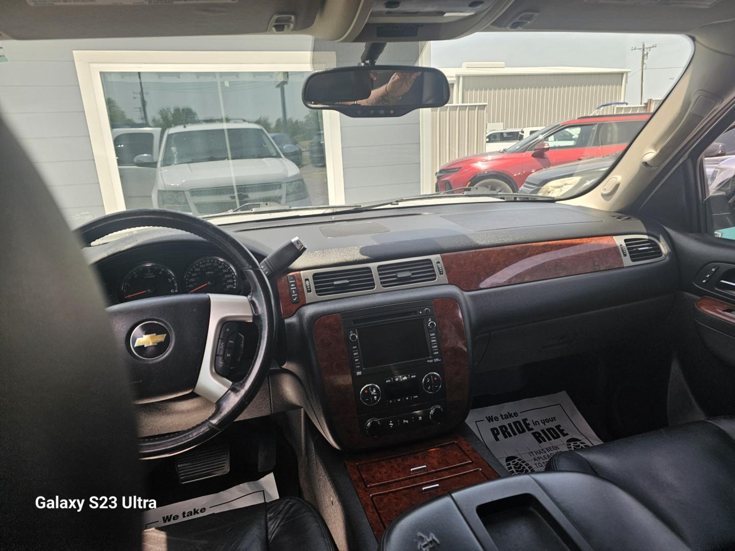 2011 WHITE Chevrolet Tahoe LTZ 2WD (1GNSCCE02BR) with an 5.3L V8 OHV 16V FFV engine, 6A transmission, located at 607 S Seven Points BLVD, Seven Points, TX, 75143, (430) 255-4030, 32.313934, -96.207932- Photo#4