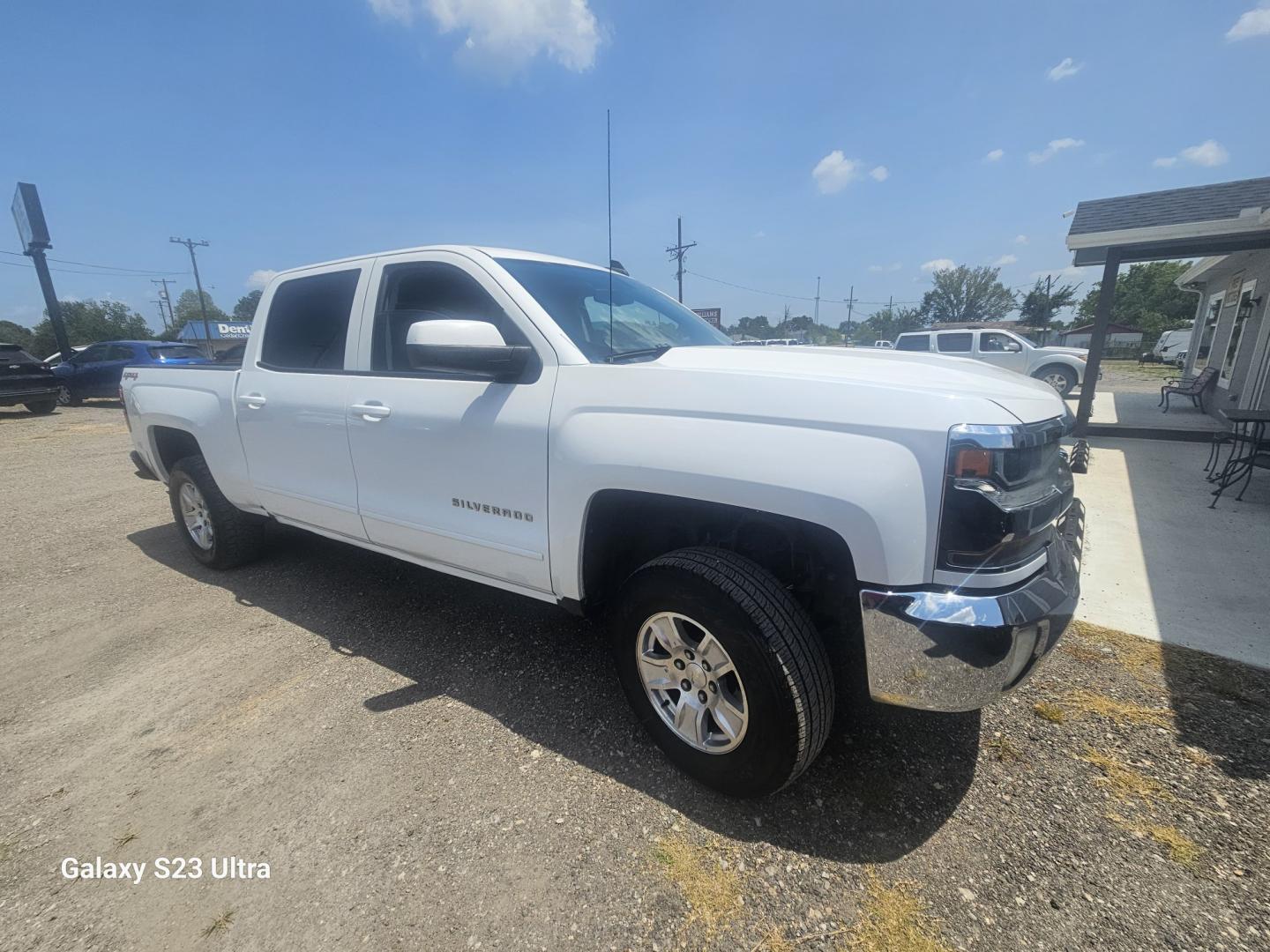 2016 WHITE Chevrolet Silverado 1500 LT Crew Cab 4WD (3GCUKREH0GG) with an 4.3L V6 OHV 12V engine, 6A transmission, located at 607 S Seven Points BLVD, Seven Points, TX, 75143, (430) 255-4030, 32.313934, -96.207932- Photo#1