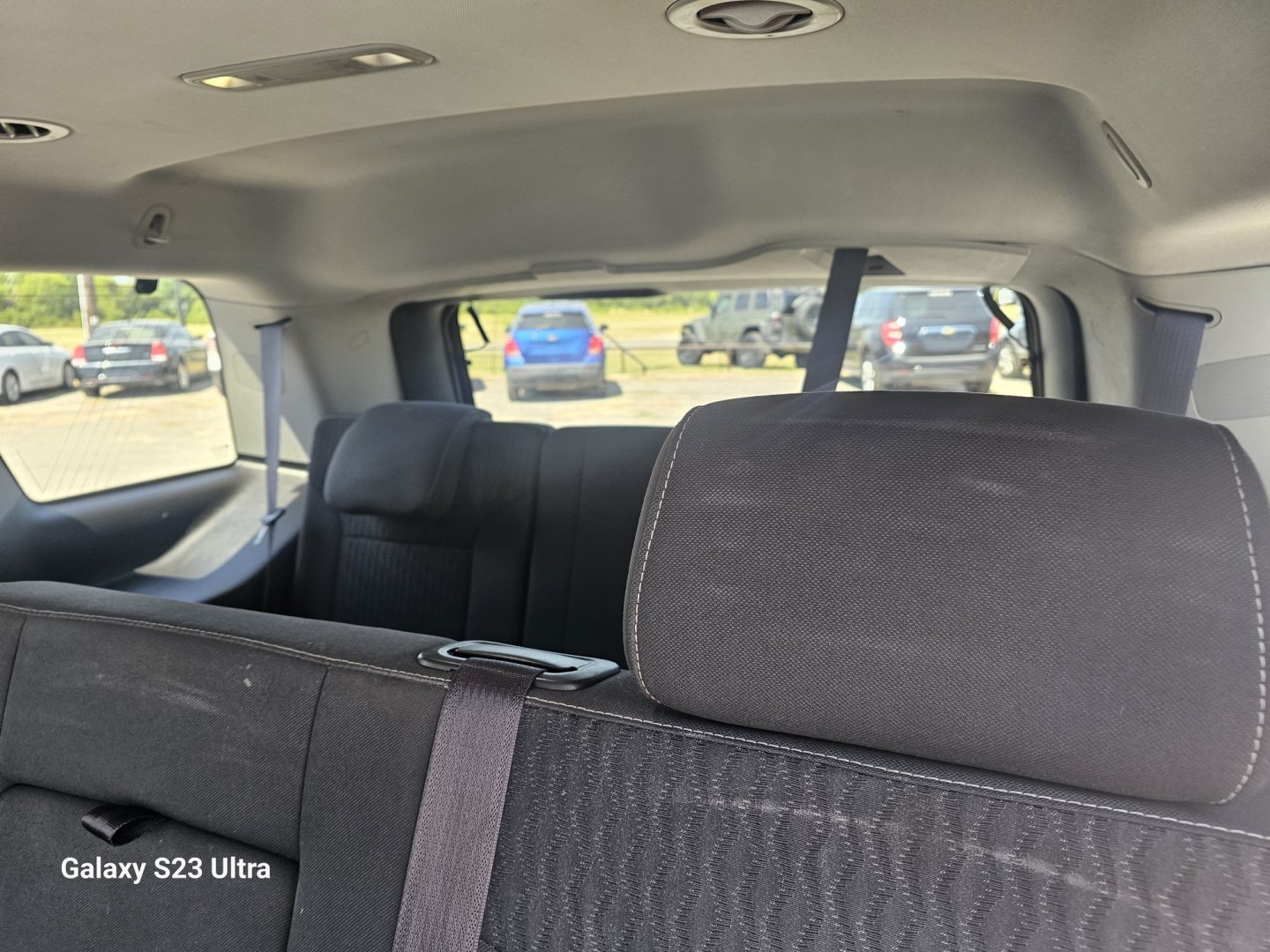 2017 SILVER Chevrolet Tahoe LS 2WD (1GNSCAKC4HR) with an 5.3L V8 OHV 16V engine, 6A transmission, located at 607 S Seven Points BLVD, Seven Points, TX, 75143, (430) 255-4030, 32.313934, -96.207932- Photo#6