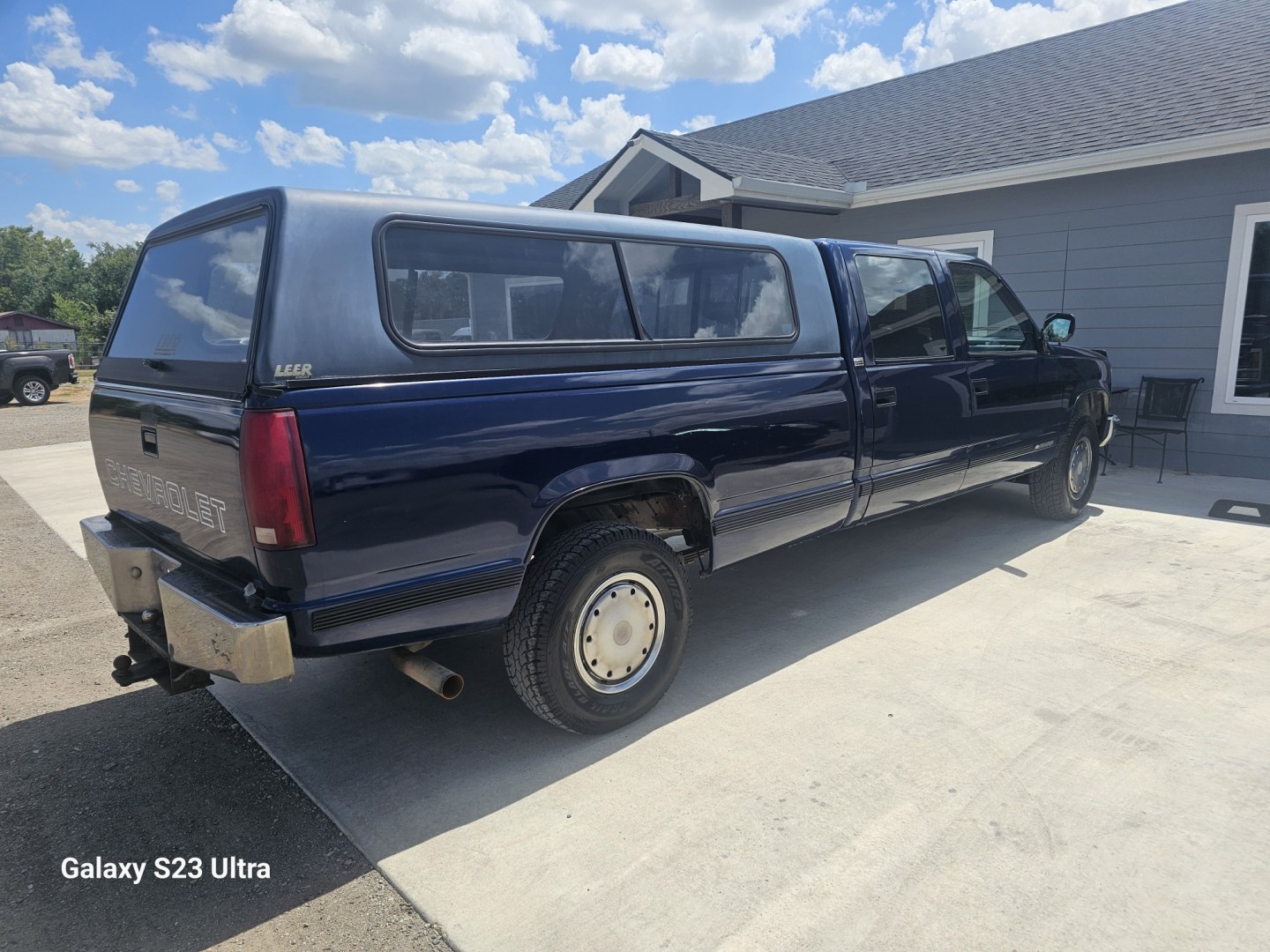 1993 BLUE Chevrolet C/K 3500 Crew Cab 2WD (1GCGC33KXPJ) with an 5.7L V8 OHV 16V engine, 5-Speed transmission, located at 607 S Seven Points BLVD, Seven Points, TX, 75143, (430) 255-4030, 32.313934, -96.207932- Photo#2