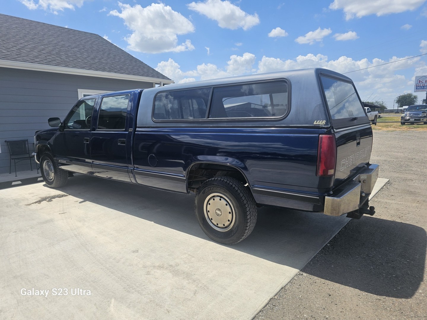 1993 BLUE Chevrolet C/K 3500 Crew Cab 2WD (1GCGC33KXPJ) with an 5.7L V8 OHV 16V engine, 5-Speed transmission, located at 607 S Seven Points BLVD, Seven Points, TX, 75143, (430) 255-4030, 32.313934, -96.207932- Photo#3