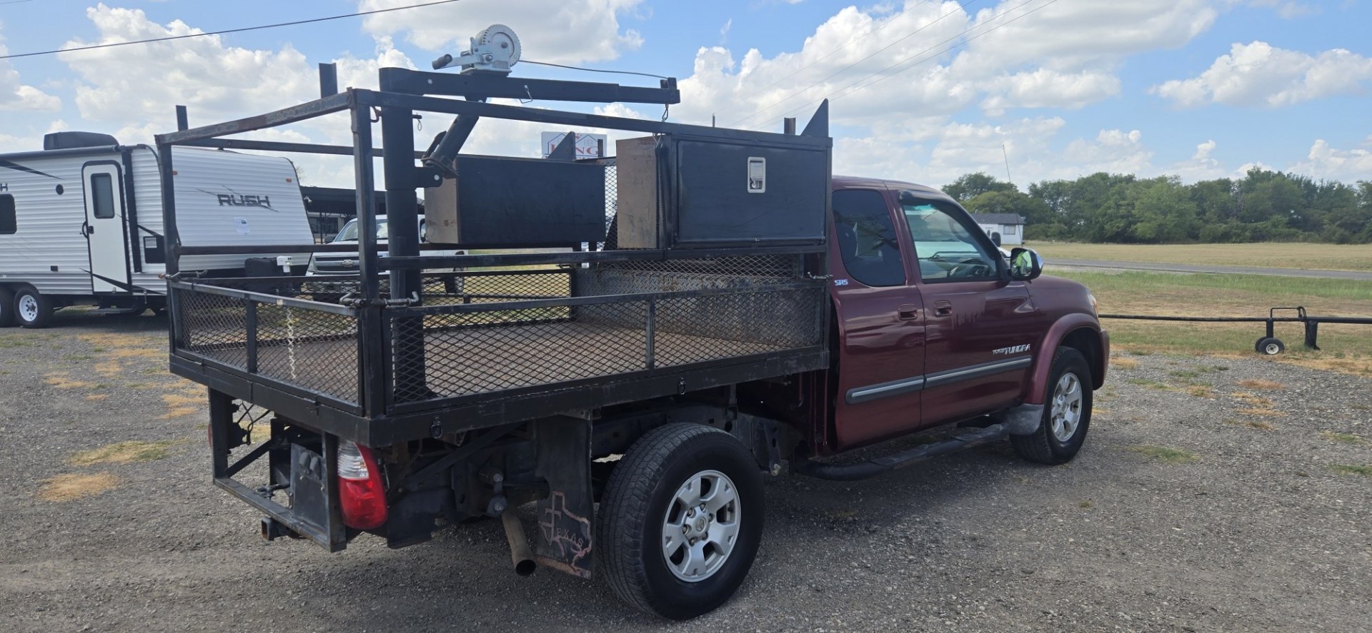 2005 MAROON Toyota Tundra SR5 Access Cab 2WD (5TBRU34165S) with an 4.0L V6 DOHC 24V engine, located at 607 S Seven Points BLVD, Seven Points, TX, 75143, (430) 255-4030, 32.313934, -96.207932- Photo#2