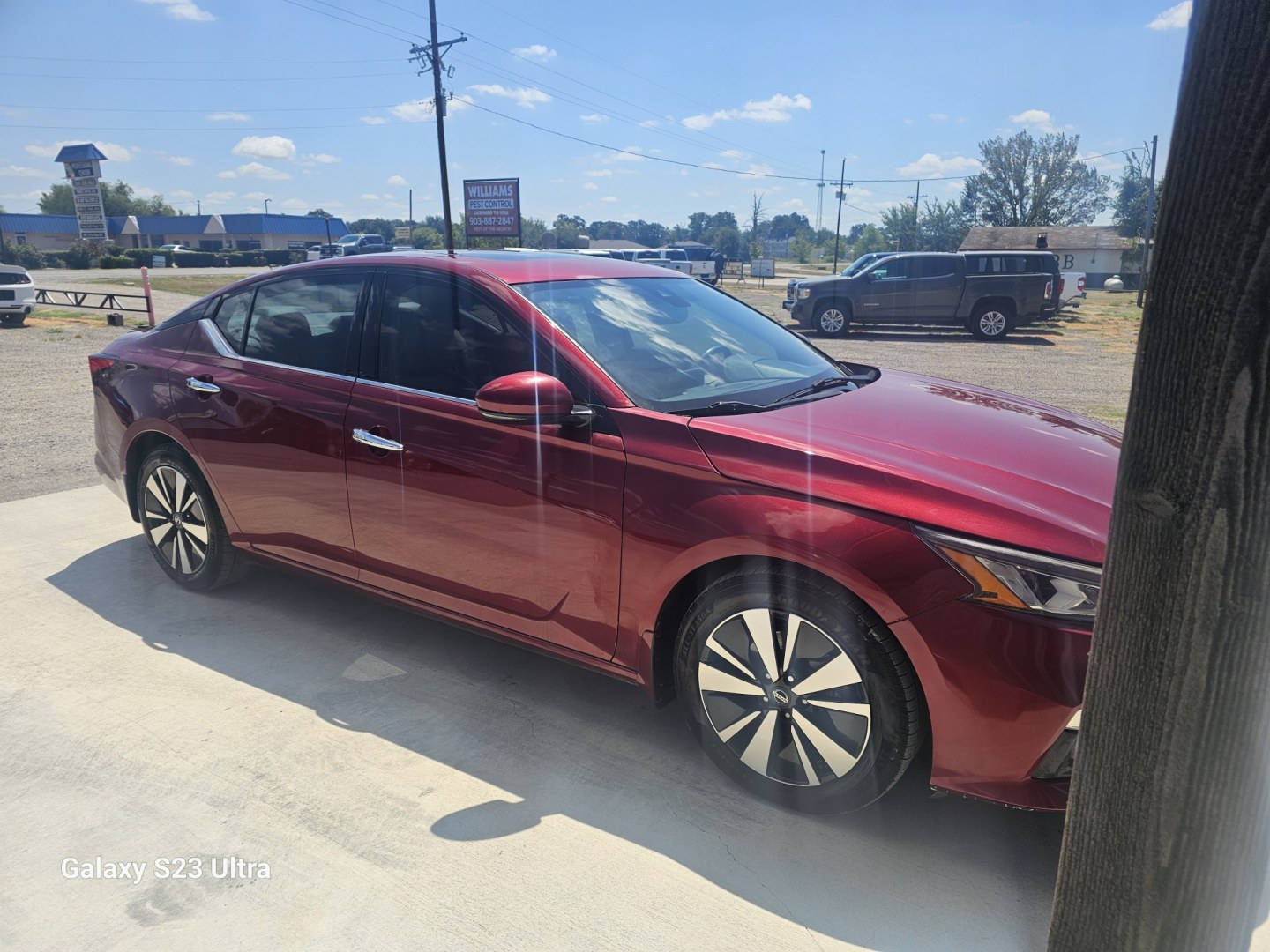 2020 MAROON Nissan Altima 2.5 SL (1N4BL4EV0LN) with an 2.5L L4 DOHC 16V engine, CVT transmission, located at 607 S Seven Points BLVD, Seven Points, TX, 75143, (430) 255-4030, 32.313934, -96.207932- Photo#1