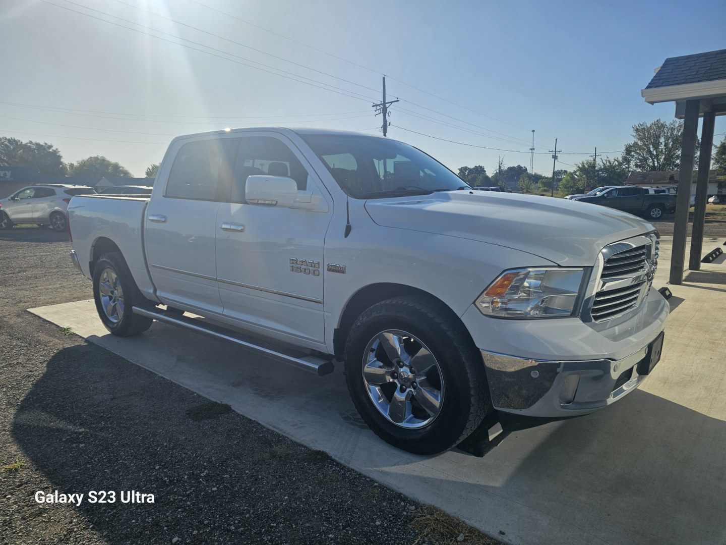 2017 WHITE RAM 1500 SLT Crew Cab SWB 4WD (1C6RR7LT5HS) with an 5.7L V8 OHV 16V engine, 8A transmission, located at 607 S Seven Points BLVD, Seven Points, TX, 75143, (430) 255-4030, 32.313934, -96.207932- Photo#1