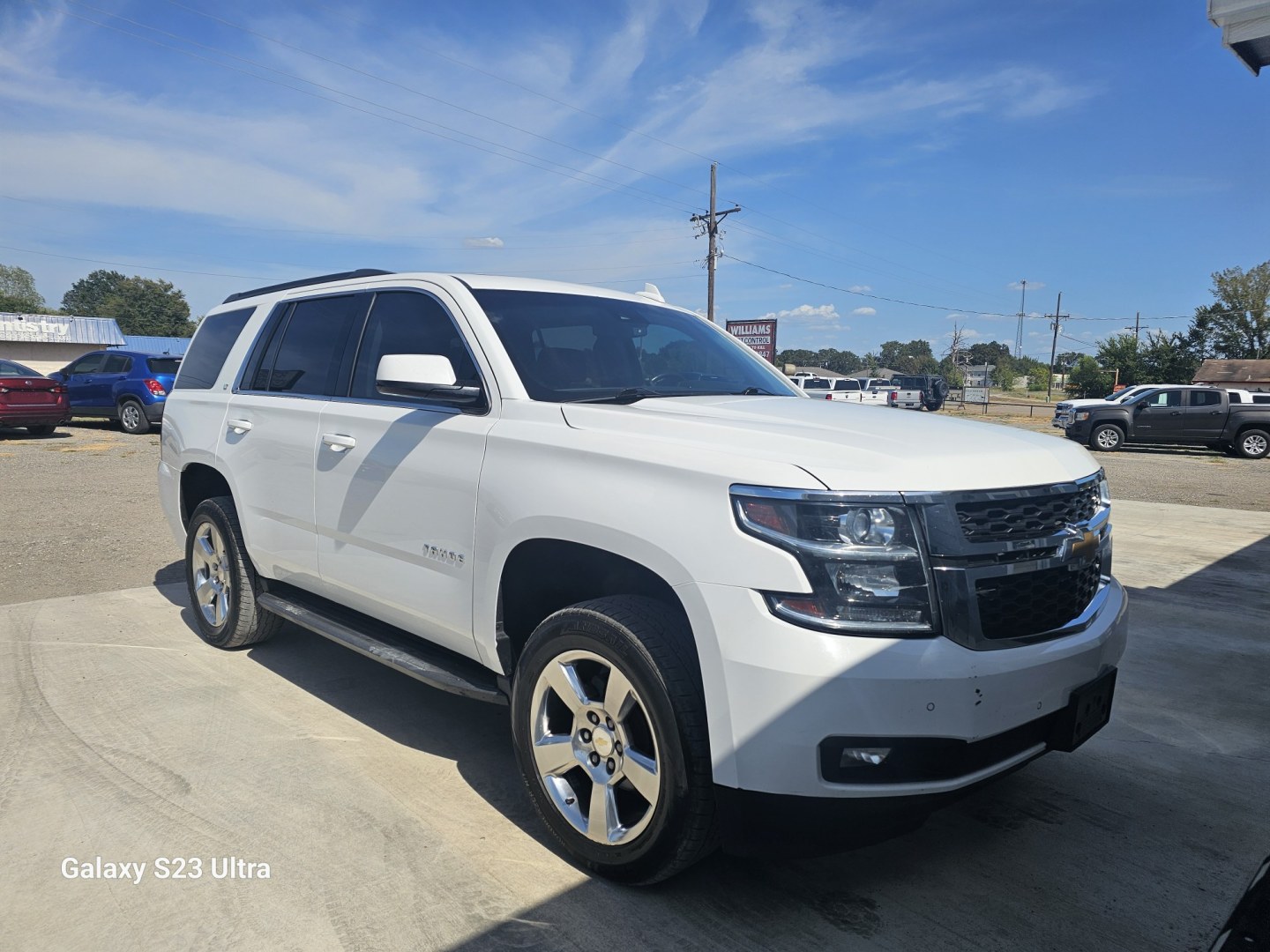 2017 WHITE Chevrolet Tahoe LT 2WD (1GNSCBKC4HR) with an 5.3L V8 OHV 16V engine, 6A transmission, located at 607 S Seven Points BLVD, Seven Points, TX, 75143, (430) 255-4030, 32.313934, -96.207932- Photo#1