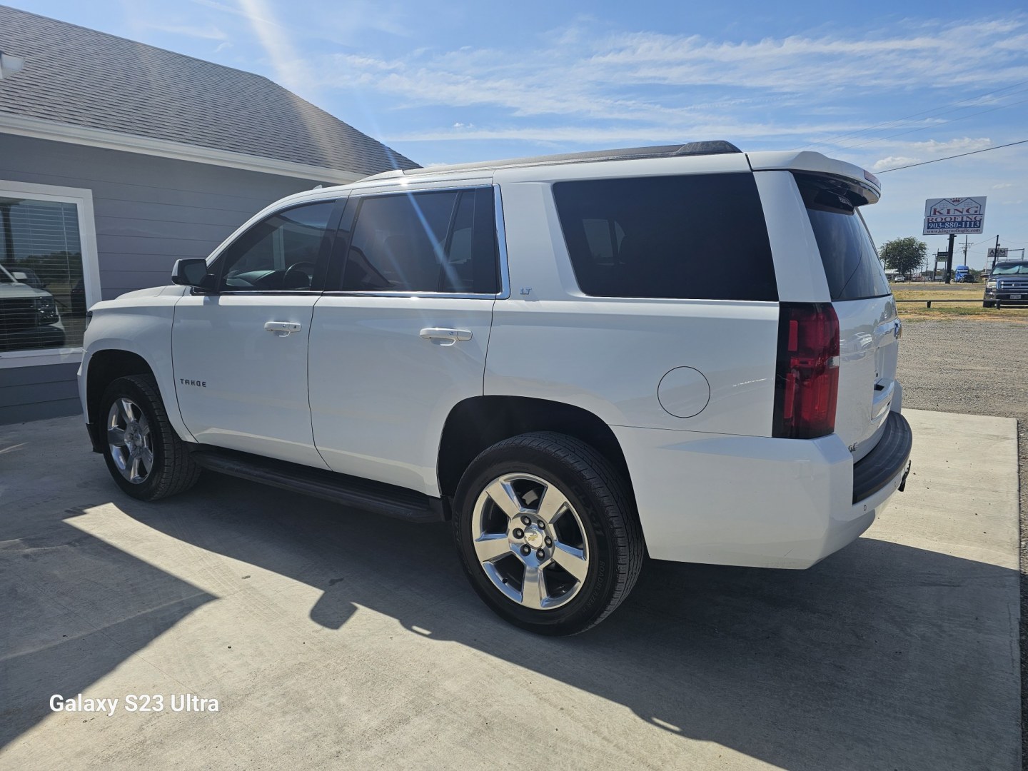 2017 WHITE Chevrolet Tahoe LT 2WD (1GNSCBKC4HR) with an 5.3L V8 OHV 16V engine, 6A transmission, located at 607 S Seven Points BLVD, Seven Points, TX, 75143, (430) 255-4030, 32.313934, -96.207932- Photo#3