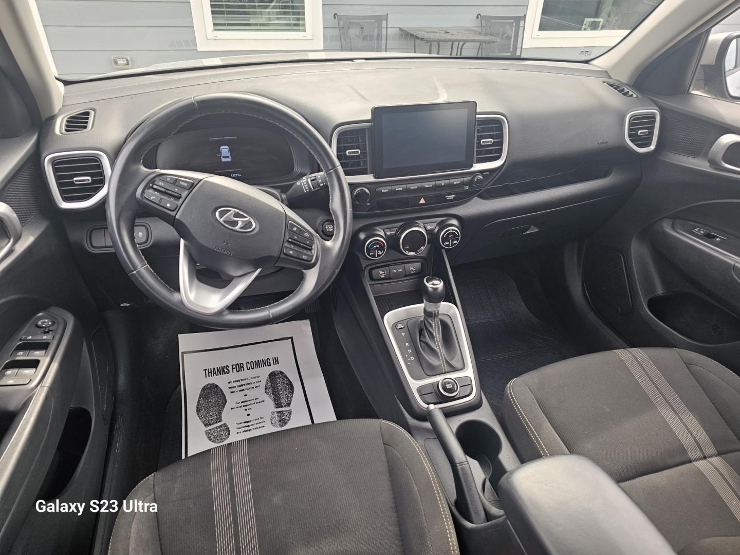 2024 SILVER Hyundai Venue SEL (KMHRC8A33RU) with an 1.6L L4 DOHC 16V engine, CVT transmission, located at 607 S Seven Points BLVD, Seven Points, TX, 75143, (430) 255-4030, 32.313934, -96.207932- Photo#4