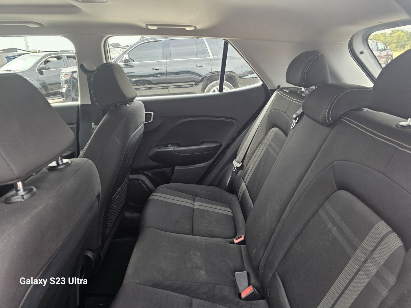 2024 SILVER Hyundai Venue SEL (KMHRC8A33RU) with an 1.6L L4 DOHC 16V engine, CVT transmission, located at 607 S Seven Points BLVD, Seven Points, TX, 75143, (430) 255-4030, 32.313934, -96.207932- Photo#5