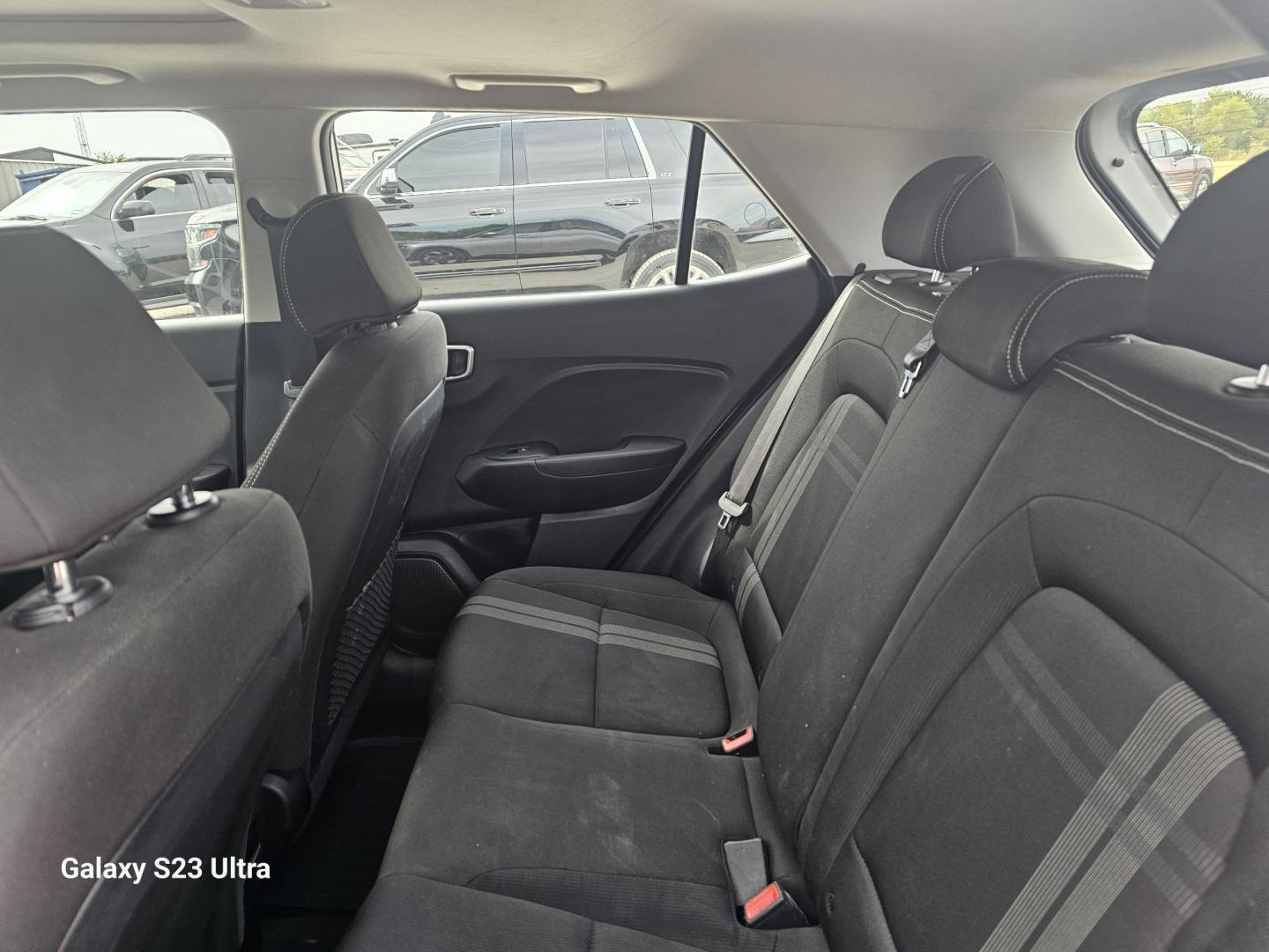 2024 SILVER Hyundai Venue SEL (KMHRC8A33RU) with an 1.6L L4 DOHC 16V engine, CVT transmission, located at 607 S Seven Points BLVD, Seven Points, TX, 75143, (430) 255-4030, 32.313934, -96.207932- Photo#6