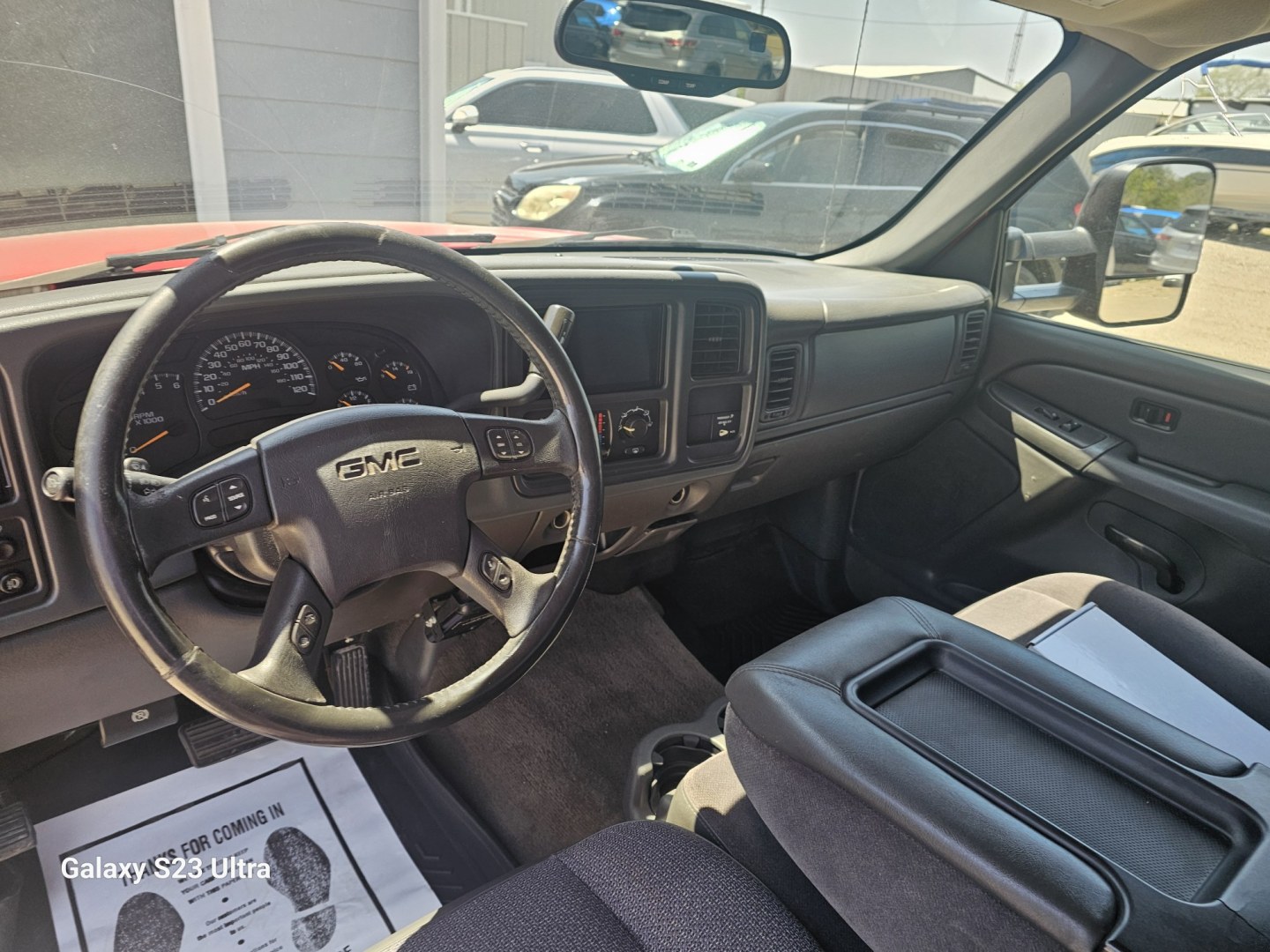 2005 RED GMC Sierra 2500HD Ext. Cab Long Bed 4WD (1GTHK29U95E) with an 6.0L V8 OHV 16V engine, located at 607 S Seven Points BLVD, Seven Points, TX, 75143, (430) 255-4030, 32.313934, -96.207932- Photo#4
