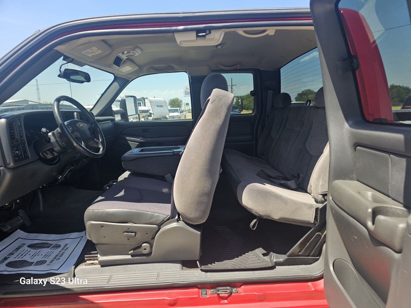 2005 RED GMC Sierra 2500HD Ext. Cab Long Bed 4WD (1GTHK29U95E) with an 6.0L V8 OHV 16V engine, located at 607 S Seven Points BLVD, Seven Points, TX, 75143, (430) 255-4030, 32.313934, -96.207932- Photo#5