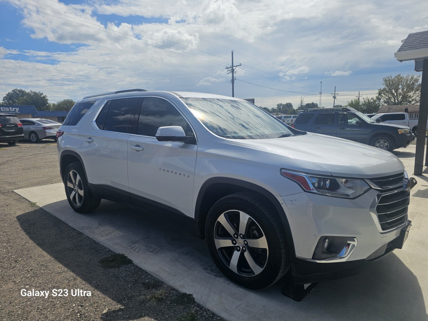 2018 WHITE Chevrolet Traverse LT Leather FWD (1GNERHKW9JJ) with an 3.6L V6 DOHC 24V engine, 9A transmission, located at 607 S Seven Points BLVD, Seven Points, TX, 75143, (430) 255-4030, 32.313934, -96.207932- Photo#1