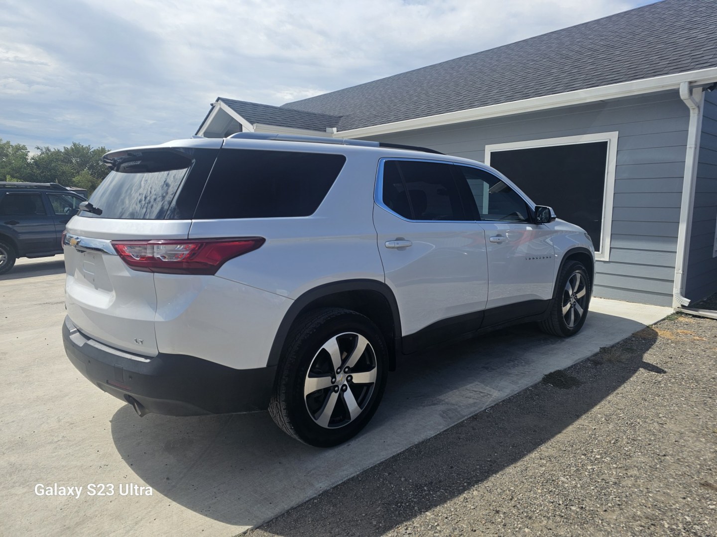 2018 WHITE Chevrolet Traverse LT Leather FWD (1GNERHKW9JJ) with an 3.6L V6 DOHC 24V engine, 9A transmission, located at 607 S Seven Points BLVD, Seven Points, TX, 75143, (430) 255-4030, 32.313934, -96.207932- Photo#2