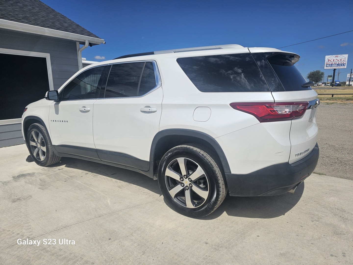 2018 WHITE Chevrolet Traverse LT Leather FWD (1GNERHKW9JJ) with an 3.6L V6 DOHC 24V engine, 9A transmission, located at 607 S Seven Points BLVD, Seven Points, TX, 75143, (430) 255-4030, 32.313934, -96.207932- Photo#3