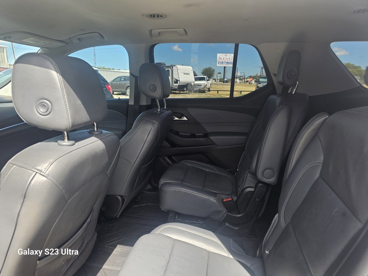 2018 WHITE Chevrolet Traverse LT Leather FWD (1GNERHKW9JJ) with an 3.6L V6 DOHC 24V engine, 9A transmission, located at 607 S Seven Points BLVD, Seven Points, TX, 75143, (430) 255-4030, 32.313934, -96.207932- Photo#5