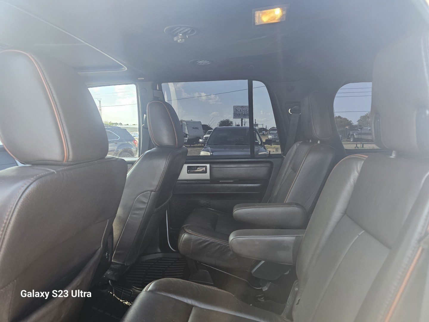 2016 WHITE Ford Expedition KING RANCH 2WD (1FMJU1HTXGE) with an 3.5L V6 DOHC 24V FFV engine, 6A transmission, located at 607 S Seven Points BLVD, Seven Points, TX, 75143, (430) 255-4030, 32.313934, -96.207932- Photo#5