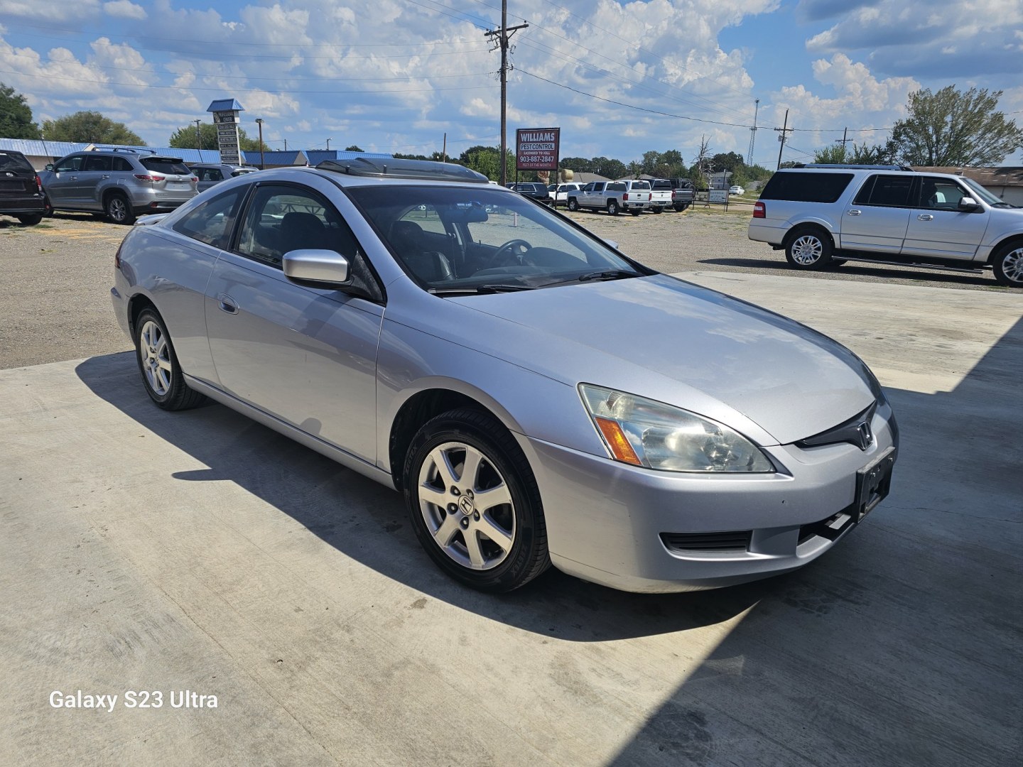2005 SILVER Honda Accord EX V-6 Coupe AT (1HGCM82635A) with an 3.0L V6 SOHC 24V engine, 5A OD transmission, located at 607 S Seven Points BLVD, Seven Points, TX, 75143, (430) 255-4030, 32.313934, -96.207932- Photo#1