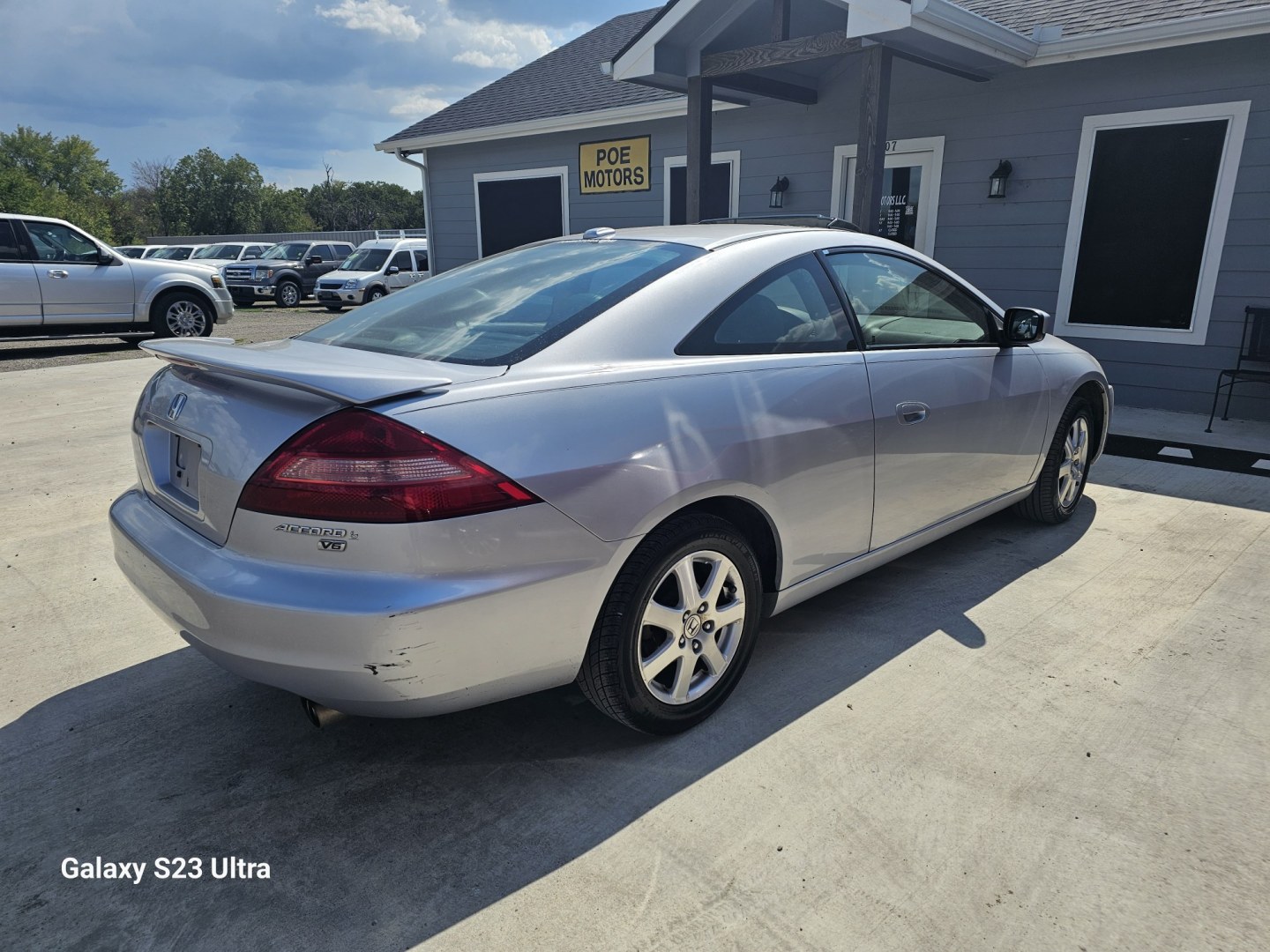 2005 SILVER Honda Accord EX V-6 Coupe AT (1HGCM82635A) with an 3.0L V6 SOHC 24V engine, 5A OD transmission, located at 607 S Seven Points BLVD, Seven Points, TX, 75143, (430) 255-4030, 32.313934, -96.207932- Photo#2