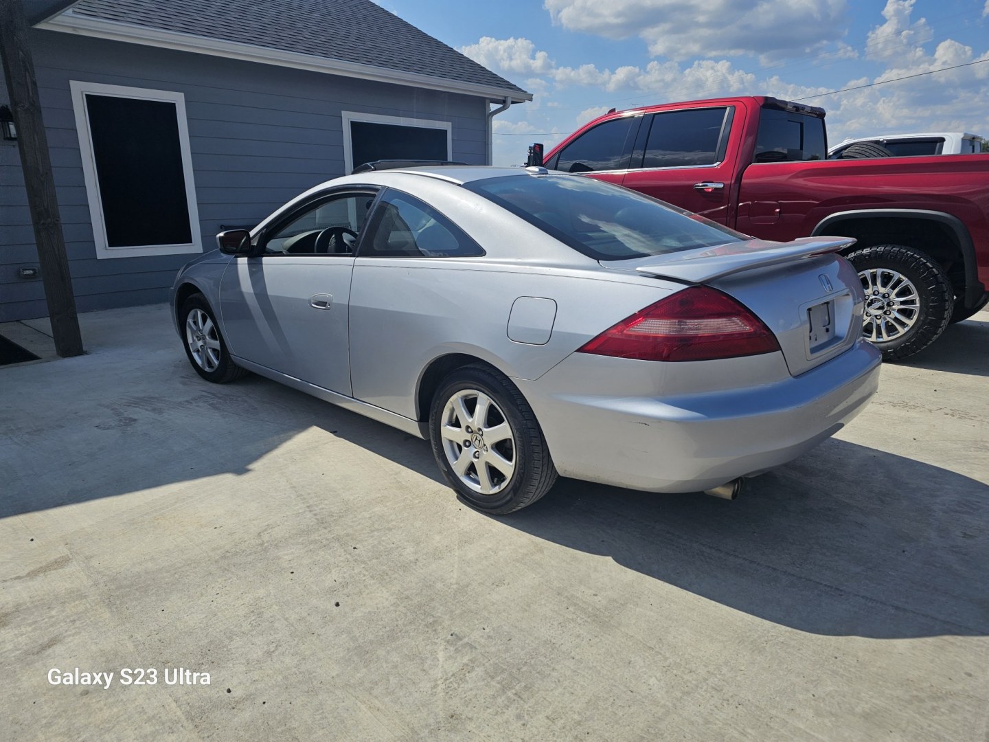 2005 SILVER Honda Accord EX V-6 Coupe AT (1HGCM82635A) with an 3.0L V6 SOHC 24V engine, 5A OD transmission, located at 607 S Seven Points BLVD, Seven Points, TX, 75143, (430) 255-4030, 32.313934, -96.207932- Photo#3