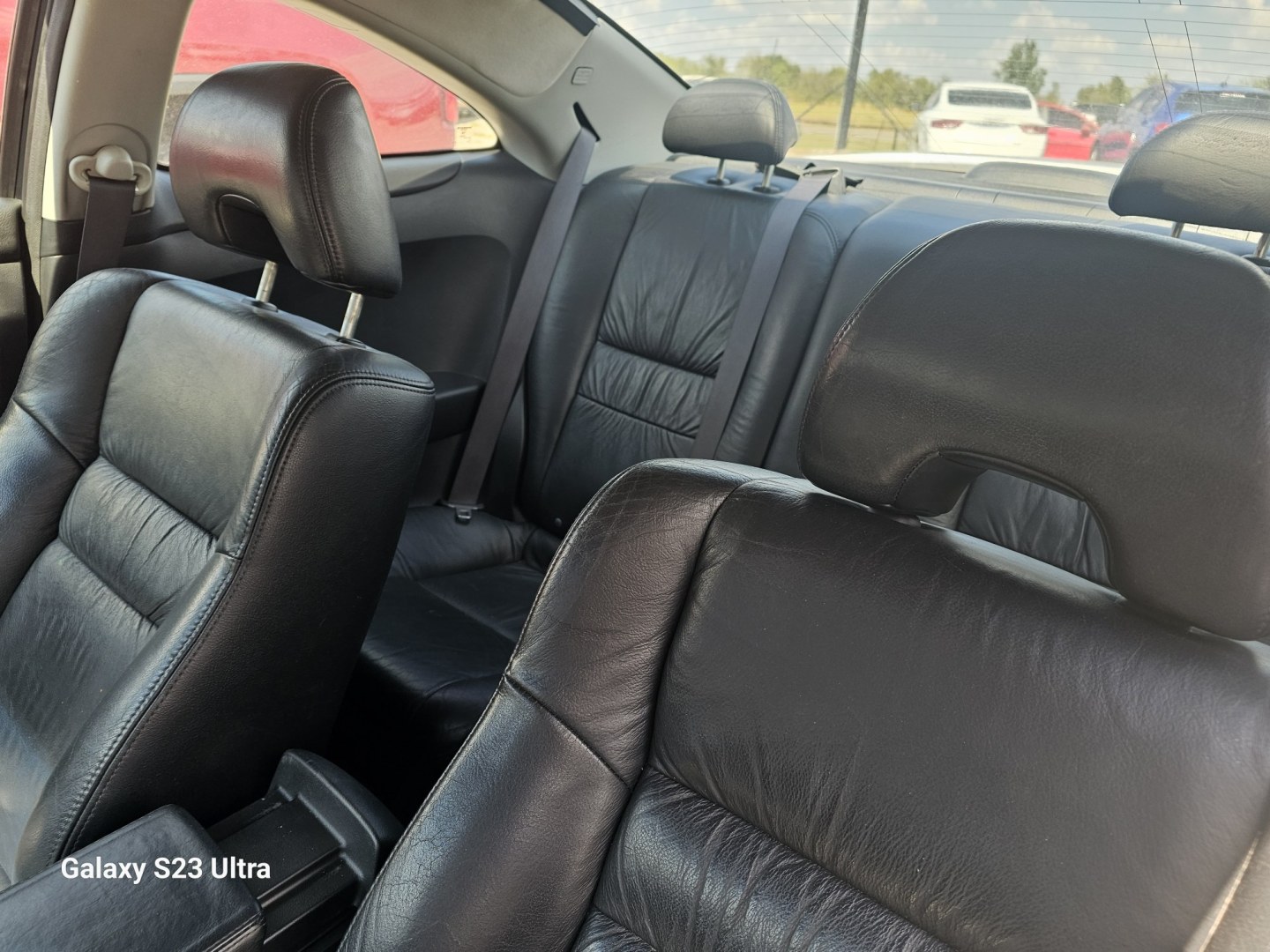 2005 SILVER Honda Accord EX V-6 Coupe AT (1HGCM82635A) with an 3.0L V6 SOHC 24V engine, 5A OD transmission, located at 607 S Seven Points BLVD, Seven Points, TX, 75143, (430) 255-4030, 32.313934, -96.207932- Photo#5