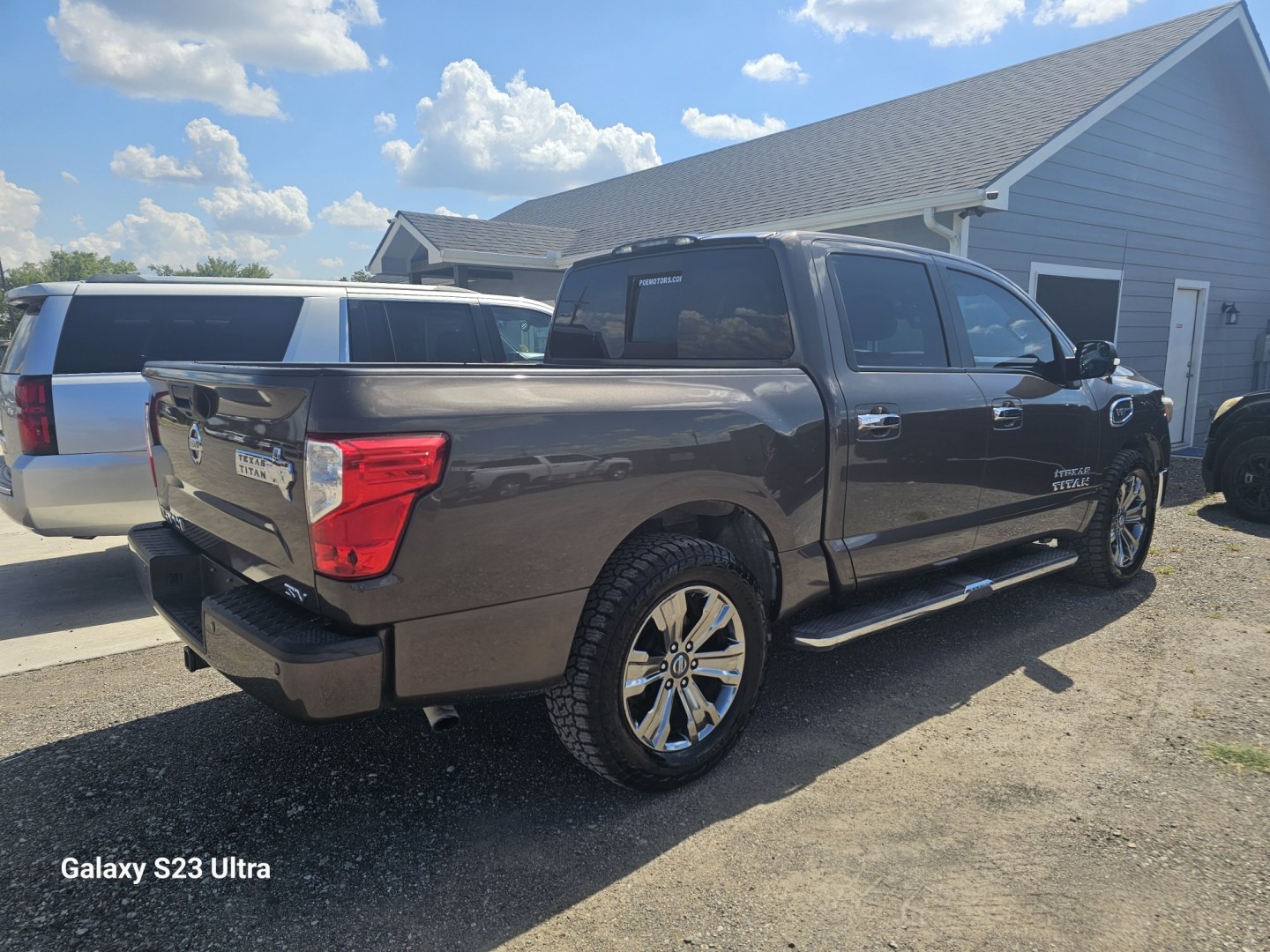 2017 DARK GRAY Nissan Titan S Crew Cab 2WD (1N6AA1E67HN) with an 5.6L V8 DOHC 32V engine, 6A transmission, located at 607 S Seven Points BLVD, Seven Points, TX, 75143, (430) 255-4030, 32.313934, -96.207932- Photo#2